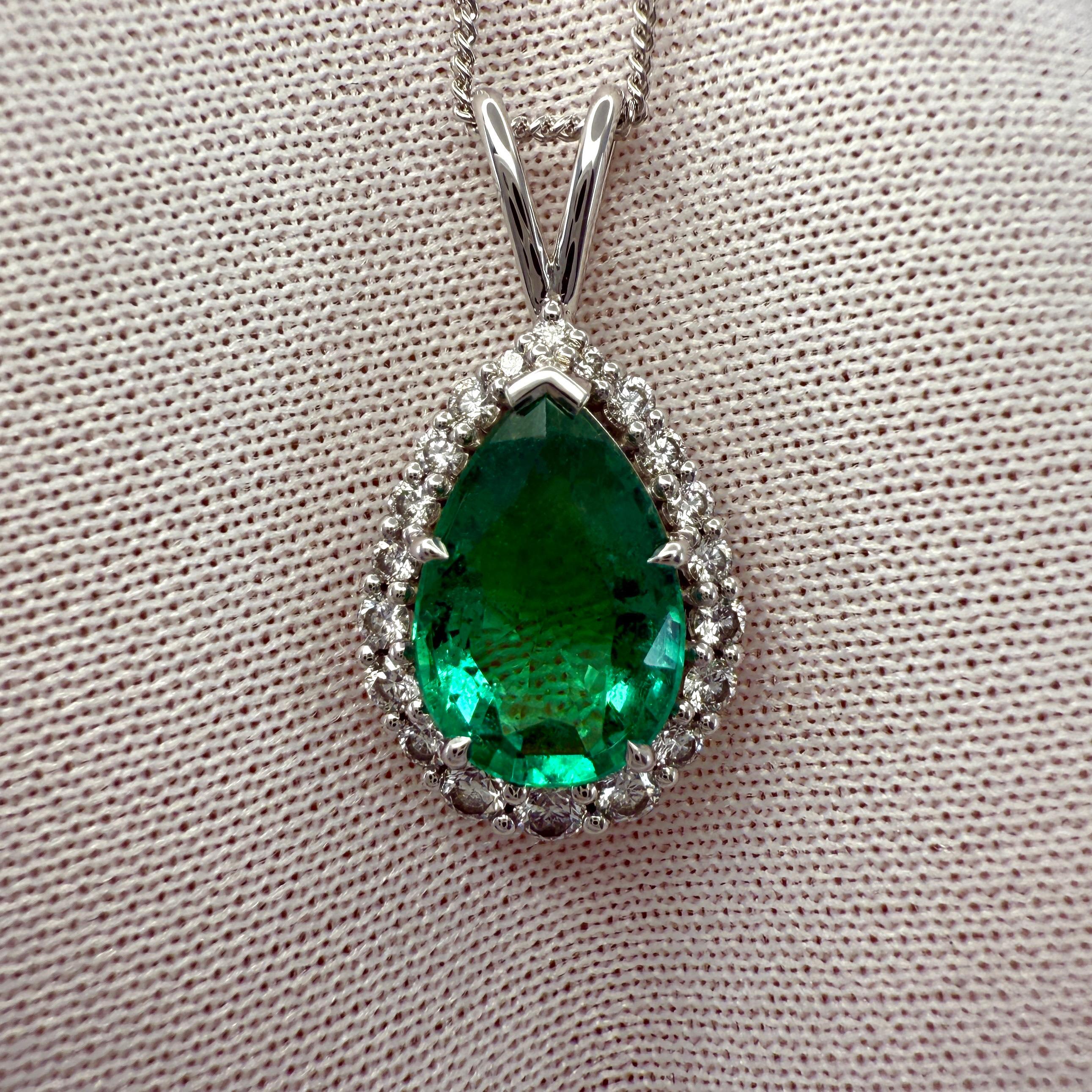 Collier pendentif en or blanc 18k avec émeraude taille poire certifiée GIA de 2,05ct et diamant en vente 2