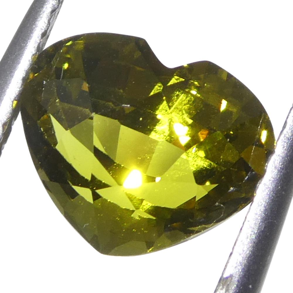 Crisoberilo amarillo verdoso de corazón de 2,05 ct certificado GIA sin calentar en venta 1