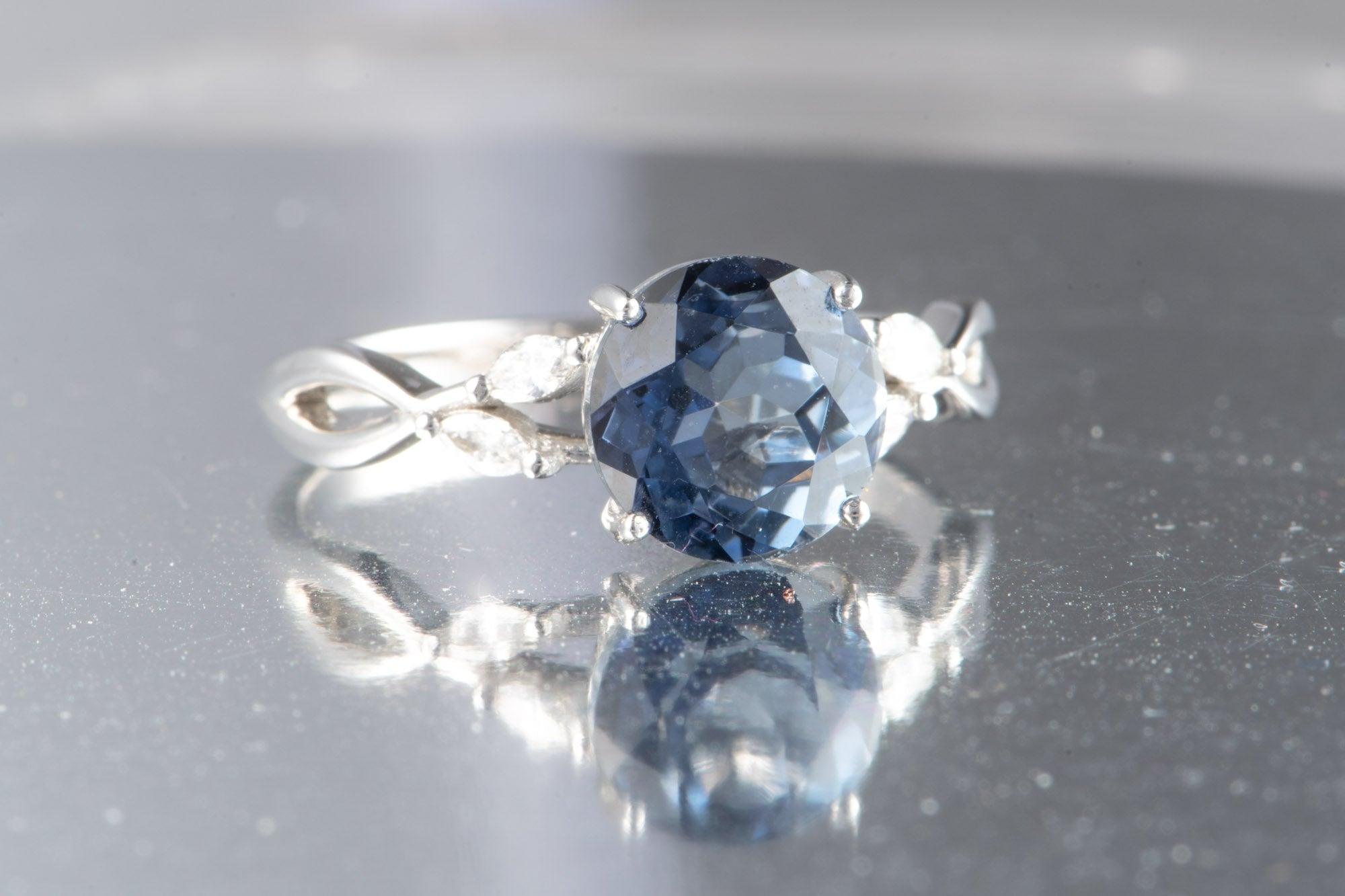 Anillo de compromiso de oro blanco de 14 quilates con tanzanita natural sin calentar de 2,05 ct y diamante en venta 2