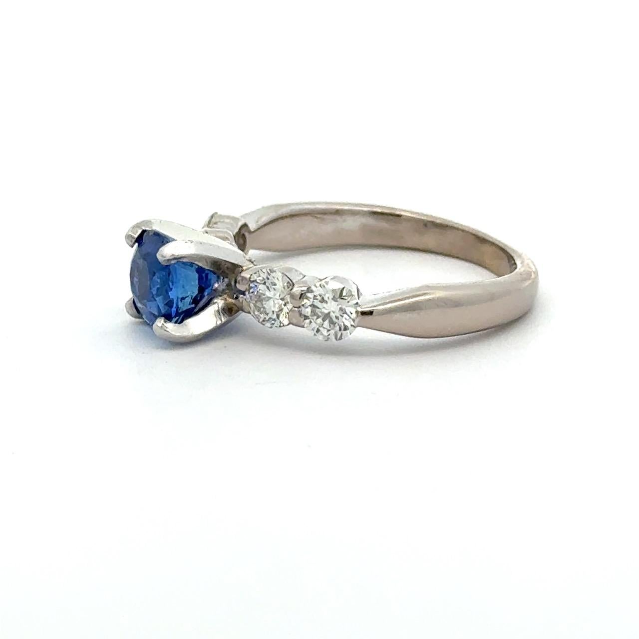 Anillo de diamantes y zafiro azul de Sri Lanka natural sin tratar de 2,05 qt Informe GIA en venta 2