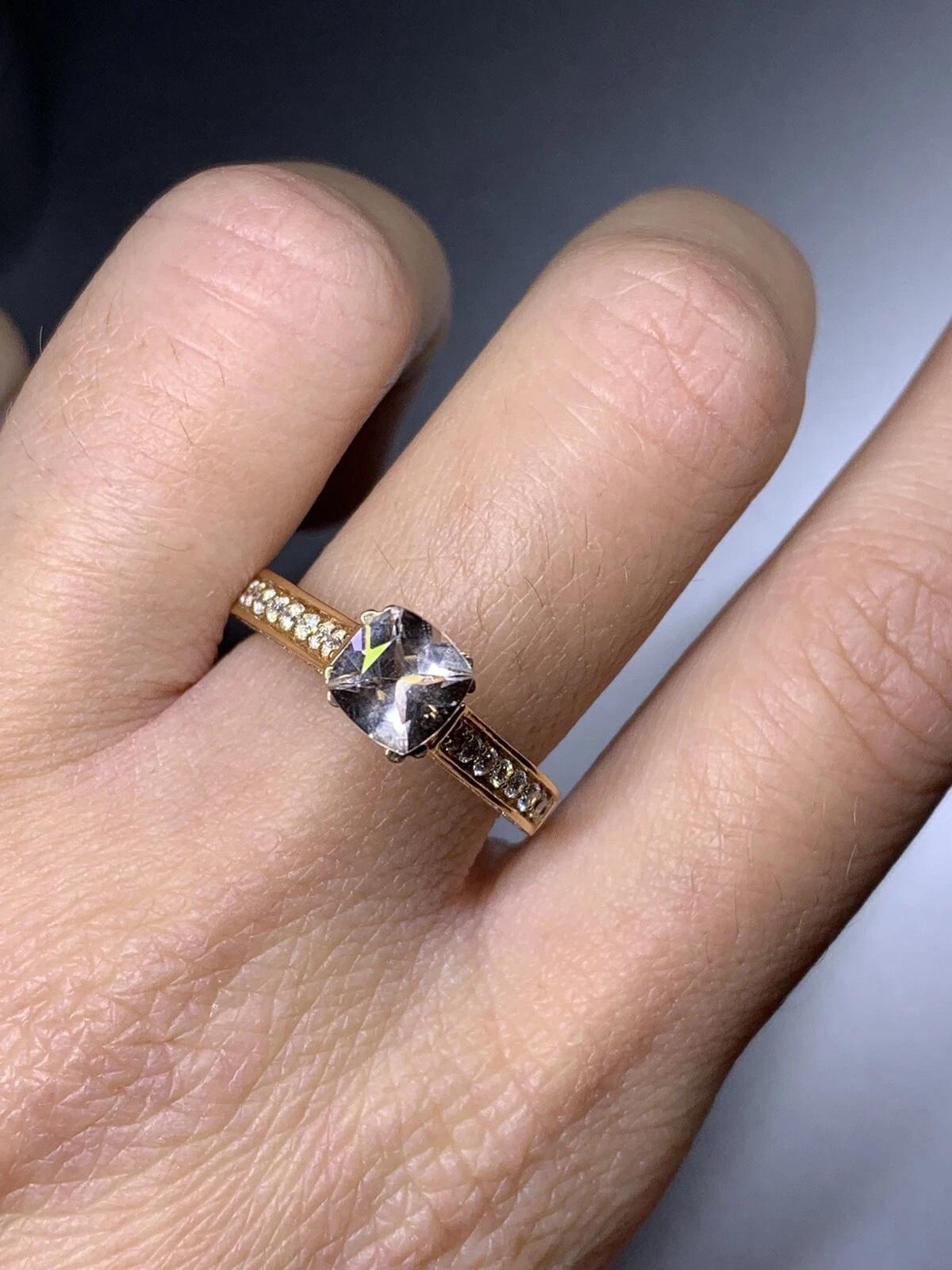 Women's or Men's 2.05ct Peach sapphire diamond engagement ring in 18k rose gold.  Pink peach sapp For Sale