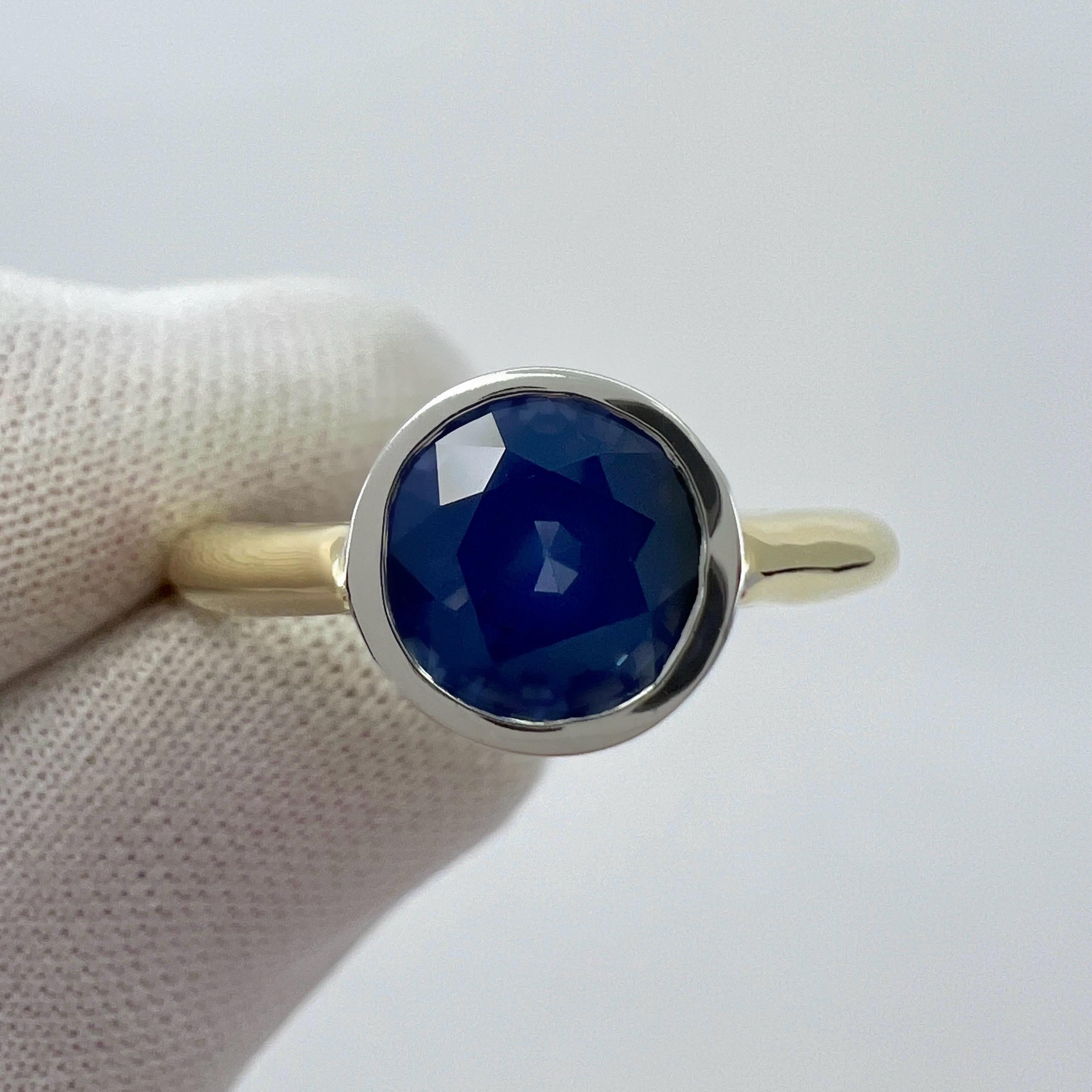 Natürliche Vivid Purplish Blue Ceylon Sapphire Round Cut 18k Gelb & Weiß Gold Solitaire Rubover Bezel Ring.

2,05 Karat natürlicher Saphir mit einzigartiger, lebhaft violettblauer Farbe und ausgezeichneter Klarheit. Sehr sauberer Stein. Etwas heller