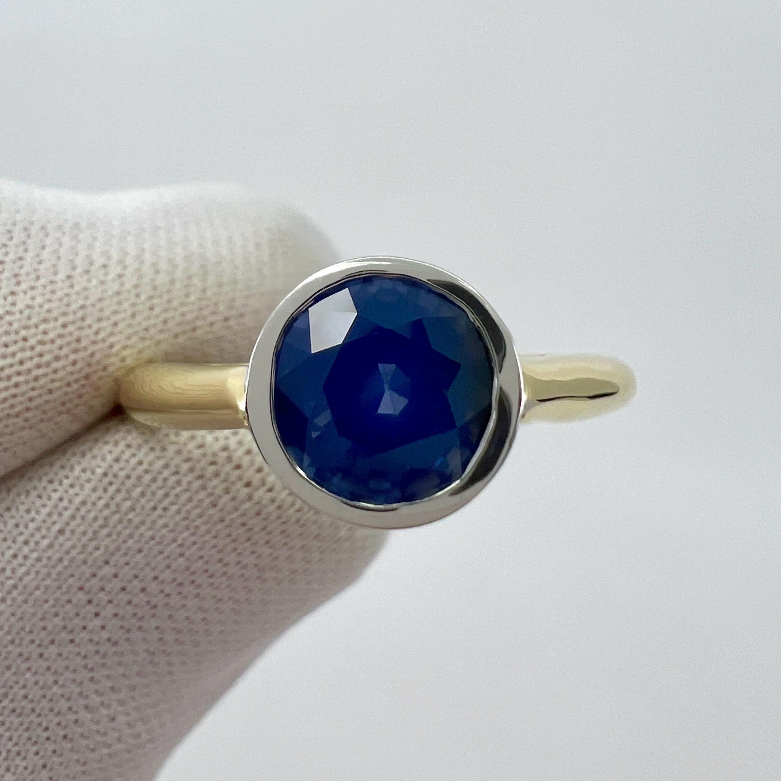 2,05 Karat lila Blauer Ceylon Saphir Runder 18k Gold Lünette Rubover Solitär Ring im Angebot 3
