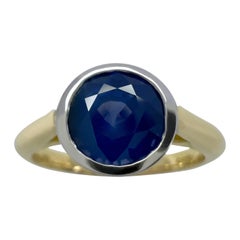 Bague solitaire ronde saphir de Ceylan bleu violacé 2,05 carats avec chaton en or 18 carats