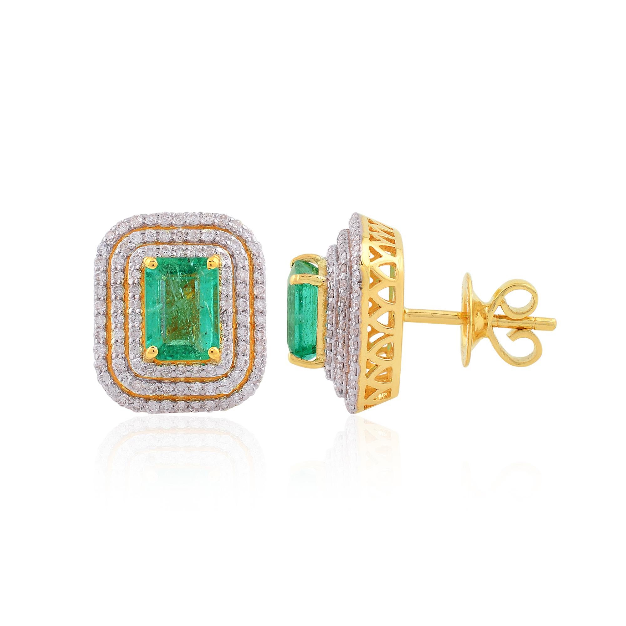 2.05ct Emeraude Zambienne Diamant Double Halo 0.80ct Boucles d'oreilles or jaune 18k Neuf - En vente à Diera, Dubai
