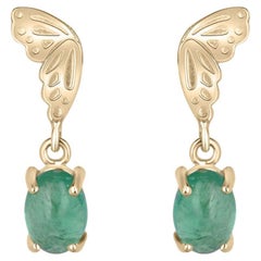 Pendientes colgantes con cabujón ovalado de esmeralda y mariposa de 2,05 quilates de 14 quilates engastados en verde ovalado