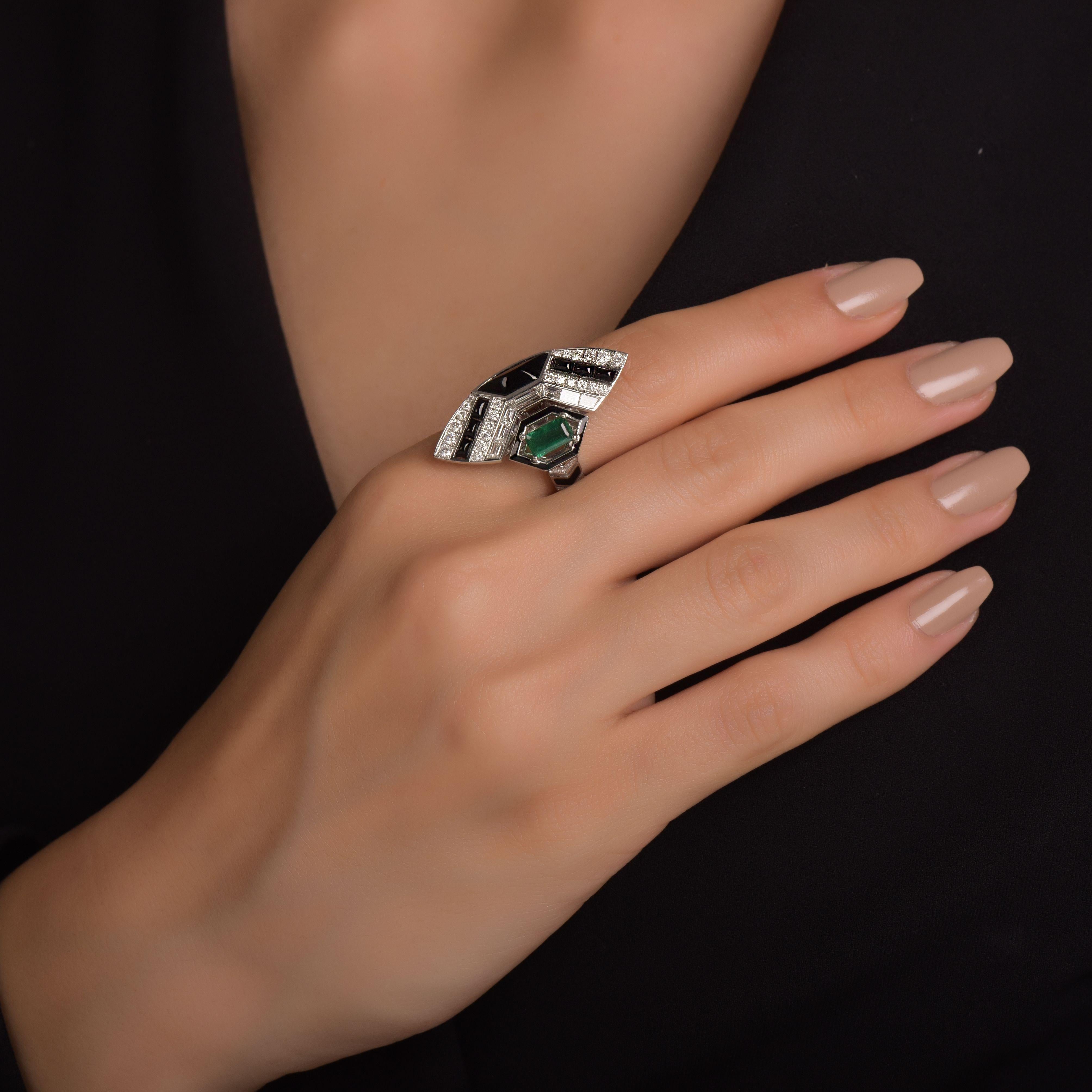 For Sale:  2.06 Carat Art Deco Diamond and Emerald 18K White Gold Ring 4