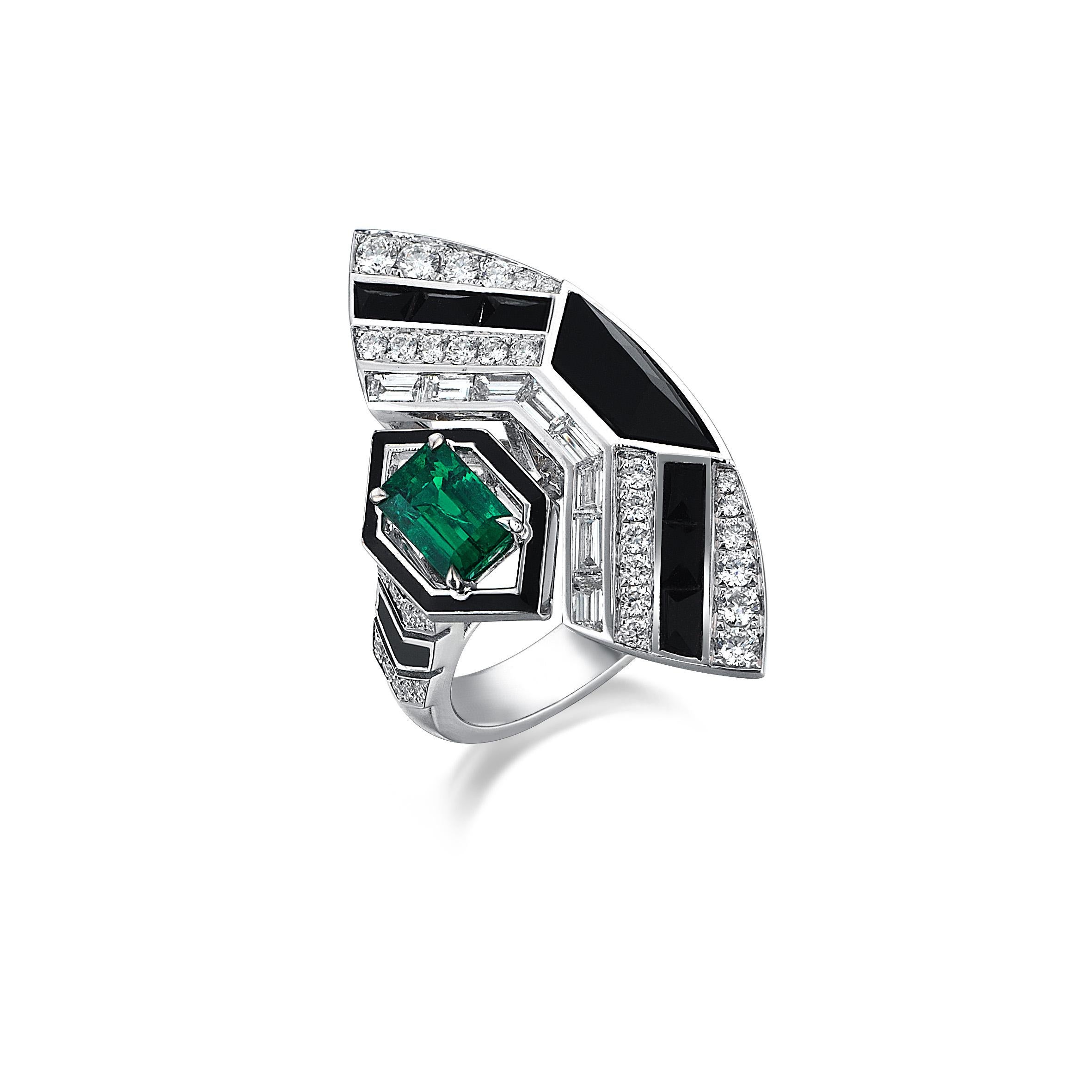 For Sale:  2.06 Carat Art Deco Diamond and Emerald 18K White Gold Ring 5