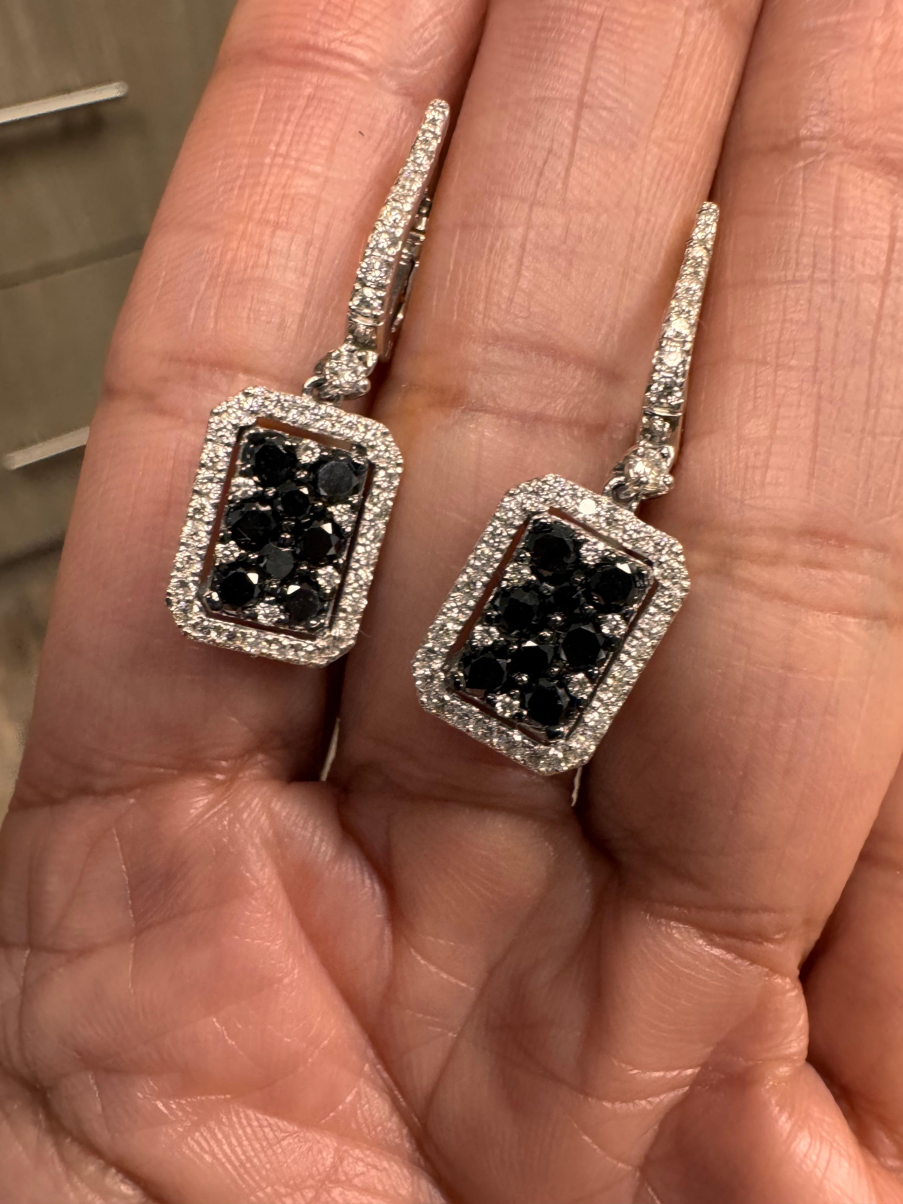 2,06 Karat Schwarzer Diamant Weißer Diamant 14 Karat Weißgold Ohrringe im Angebot 4