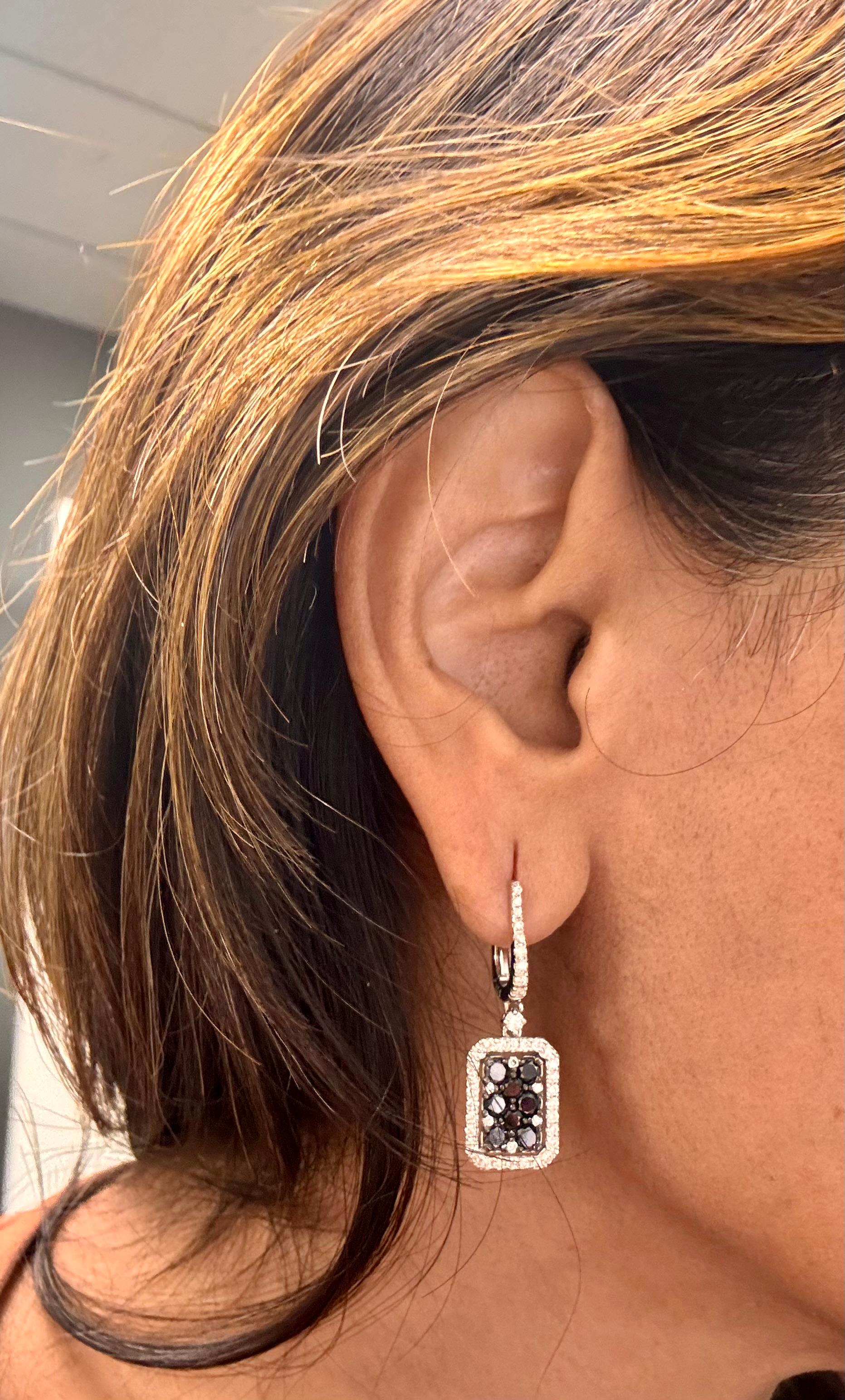 2,06 Karat Schwarzer Diamant Weißer Diamant 14 Karat Weißgold Ohrringe im Angebot 1