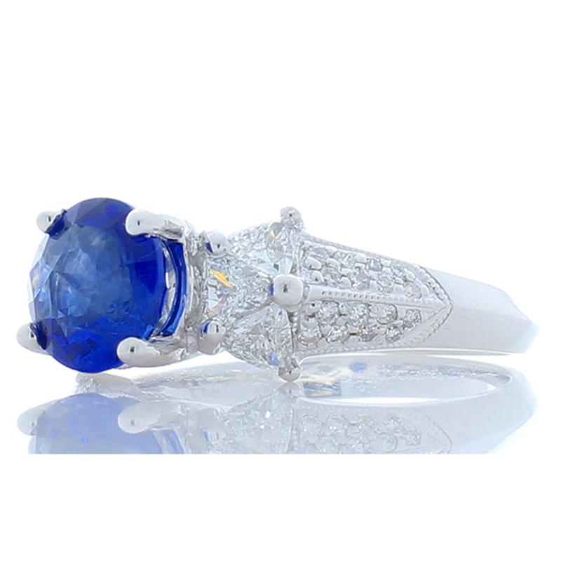 Contemporary 2.06 Carat Blue Sapphire and Trillion Diamond Cocktail Ring in 18 Karat Gold For Sale