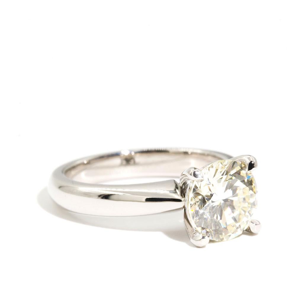 Crafted in platinum is this timeless diamond solitaire ring carefully set with an alluring 2.06 carat round brilliant cut diamond.  This exceptional diamond is beautifully designed in a minimalistic setting allowing the diamond to take centre stage.