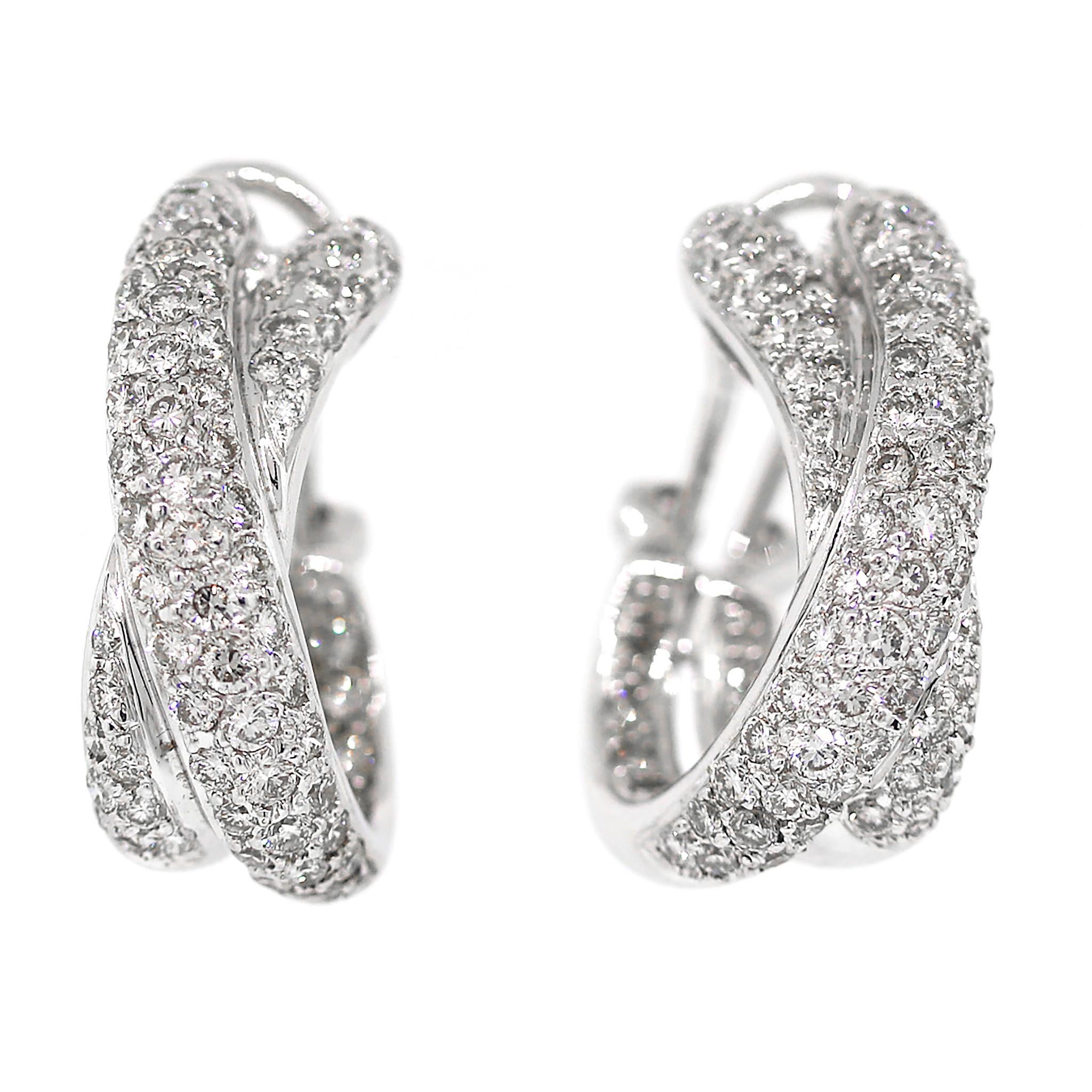 2.06 carat Diamond Crossover Earrings in 18 kt White Gold In Good Condition For Sale In New York, NY