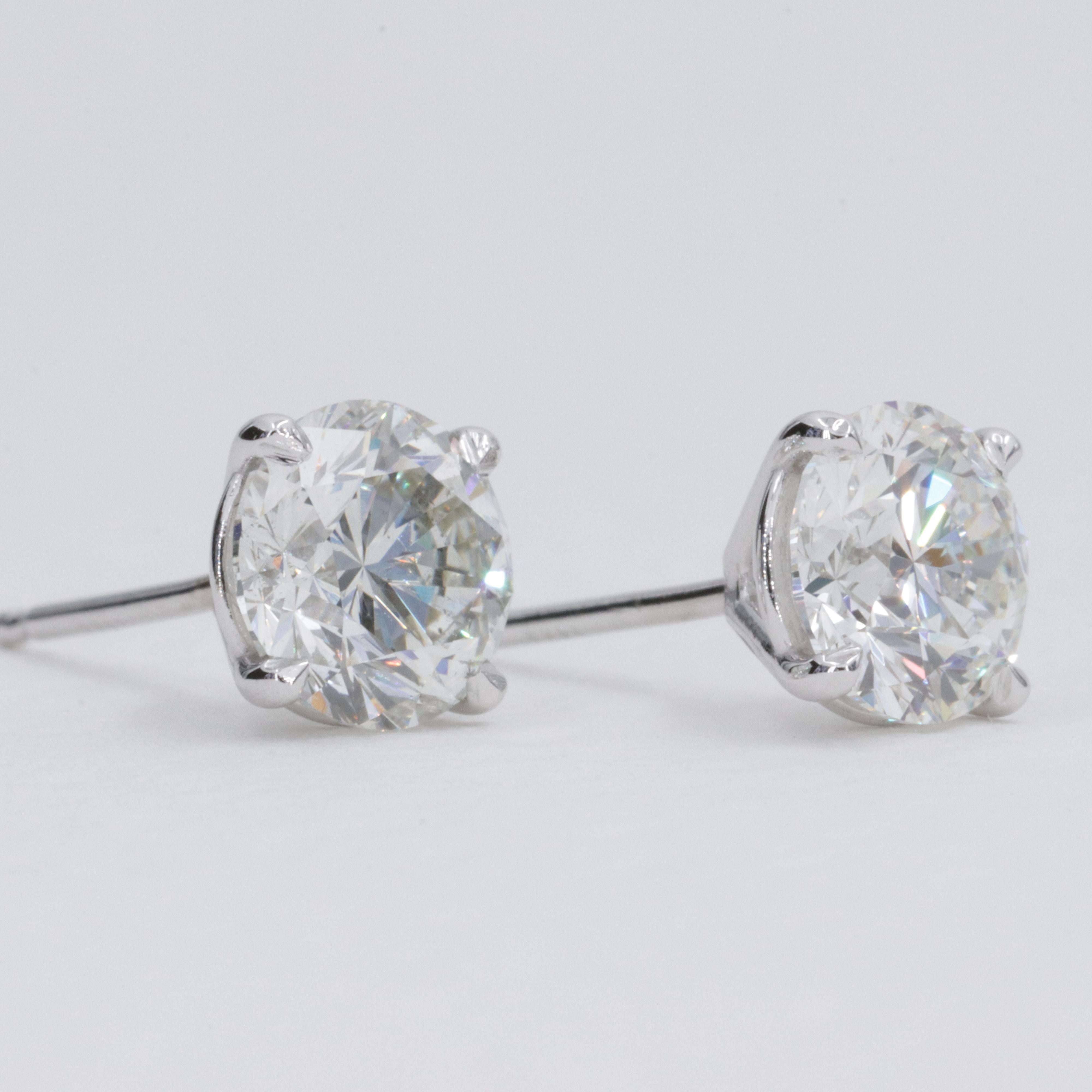 Moderno Orecchini con diamanti naturali GIA da 2,06 carati in oro bianco con 4 punte in vendita