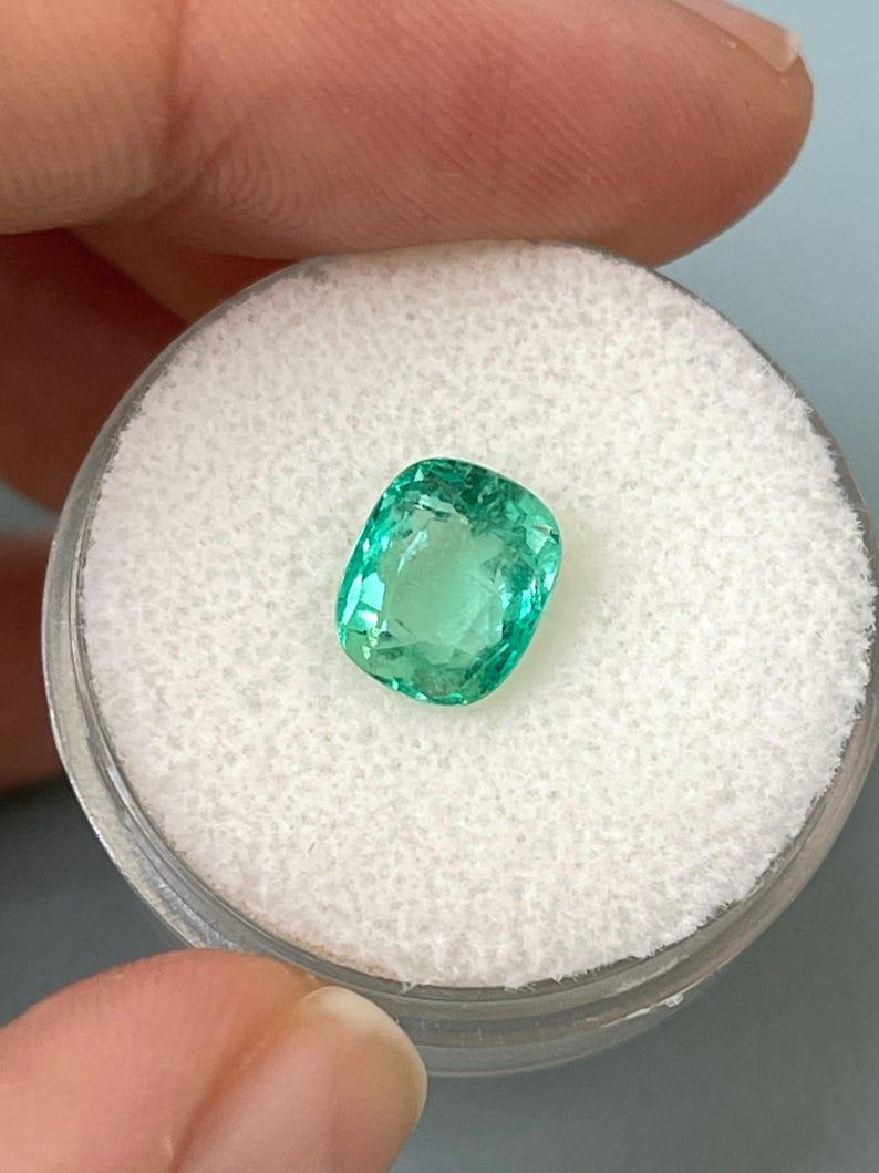Taglio cuscino Smeraldo colombiano verde bluastro da 2,06 carati - Pietra di nascita di maggio con taglio a cuscino 8x7 in vendita