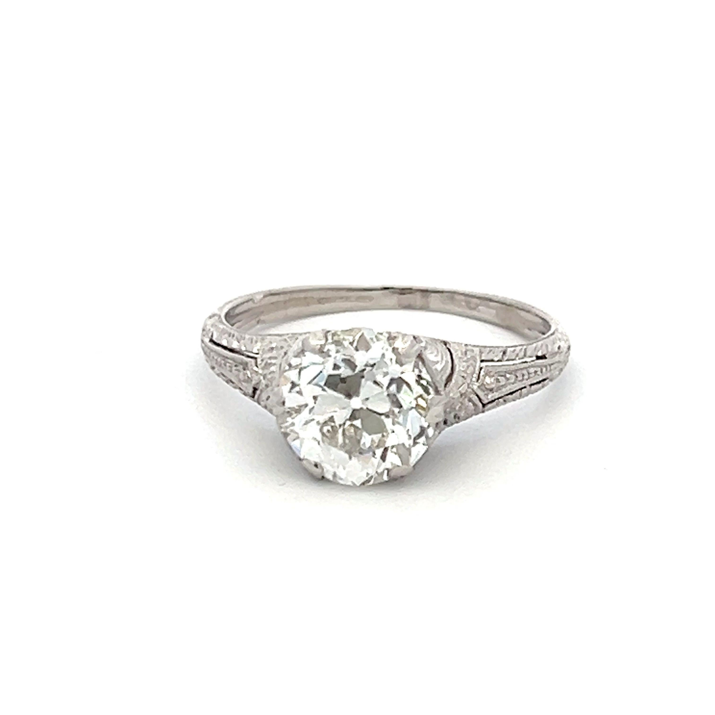 Titre :
Bague de fiançailles en platine avec diamant taille européenne ancienne de 2,06 carats I VS2


Le style :
Engagement


Métal :
Platine


Pierre précieuse 1 :
Diamant de 2,06 carats


Nombre de pierres :
1


Couleur :
I


La clarté