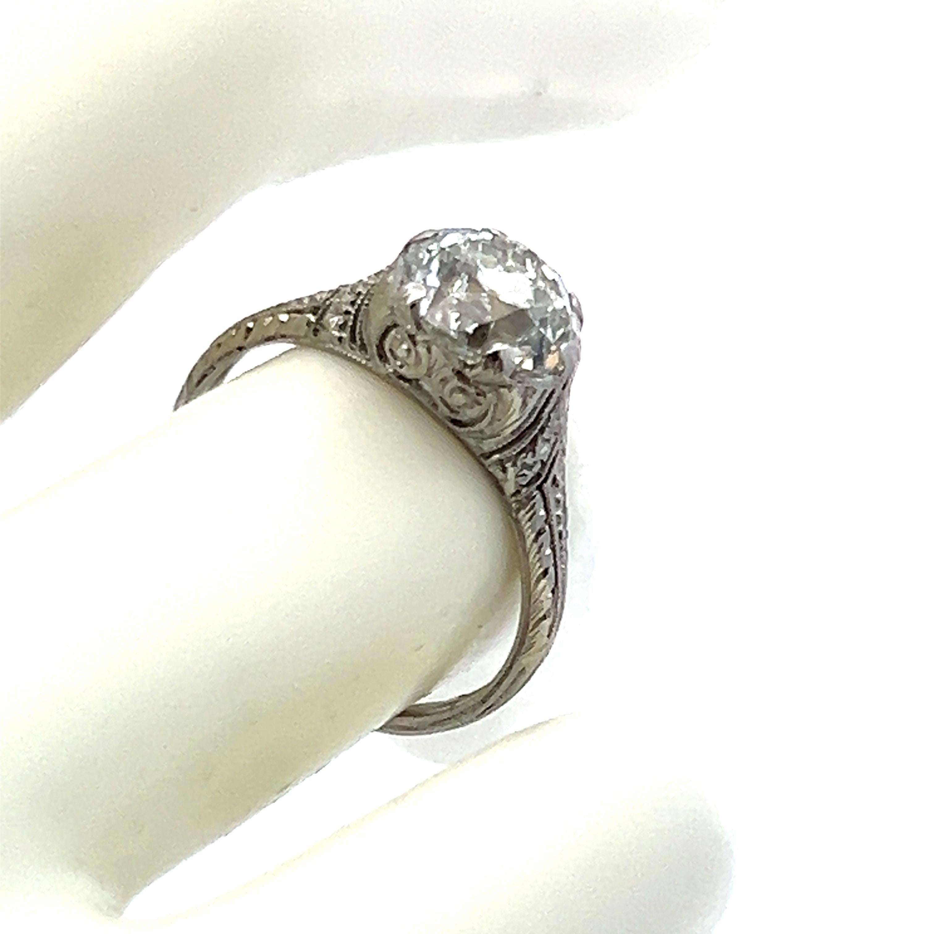 Taille vieille Europe Bague de fiançailles en platine avec diamant taille européenne ancienne de 2,06 carats I VS2 en vente