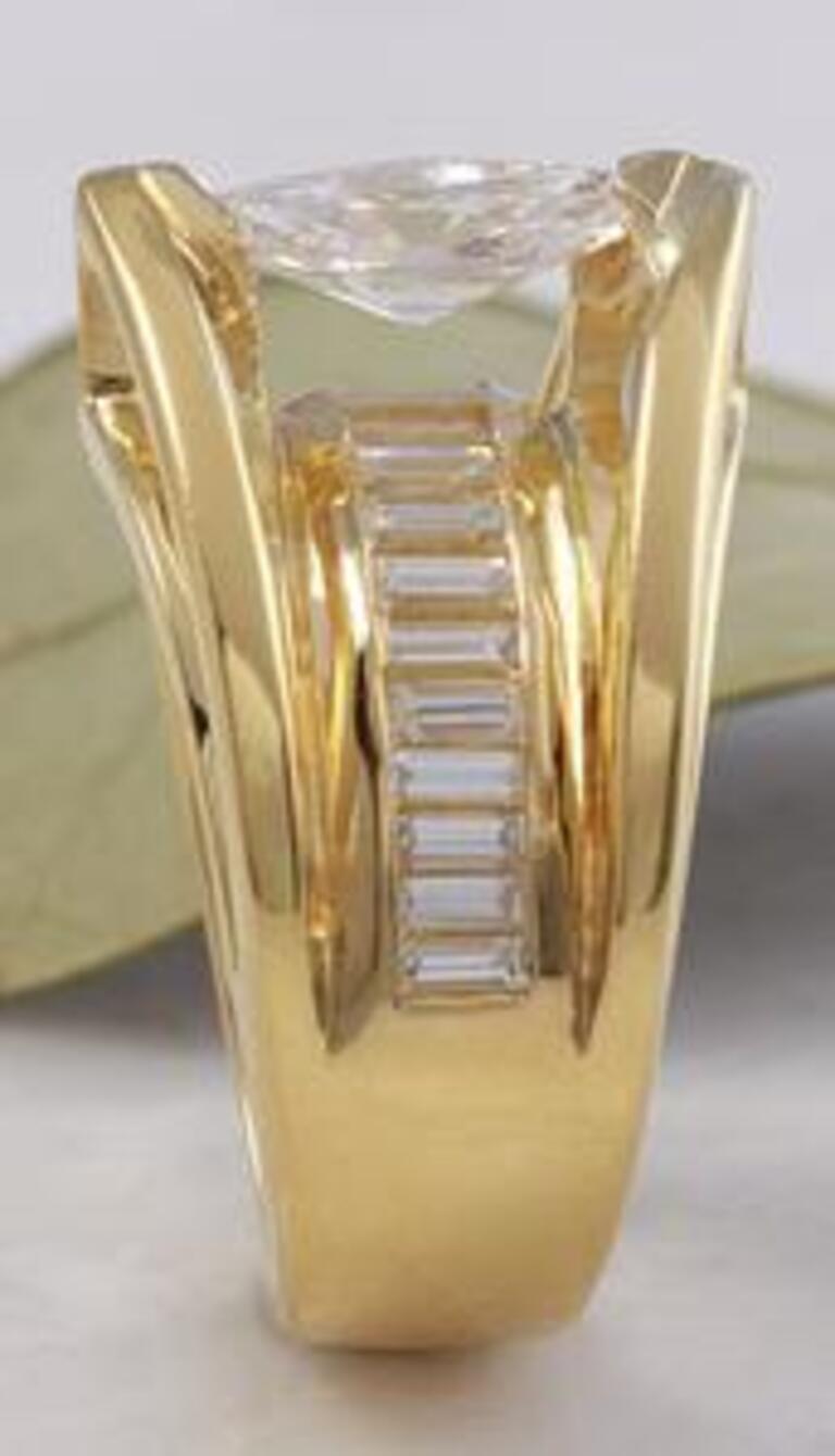 2.06 Carat Natural Diamond 18 Karat Solid Yellow Gold Engagement Ring For Sale 2