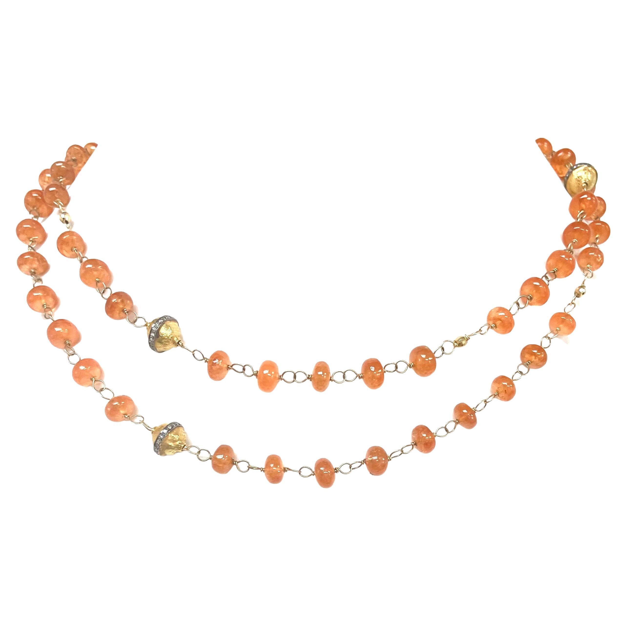 Descrizione
Vibranti spessartiti, avvolti singolarmente a mano con filo d'oro giallo 14k. L'elegante collana è impreziosita da accenti in vermeil e pave di diamanti. La collana può essere indossata lunga o corta se raddoppiata. 
Articolo #
