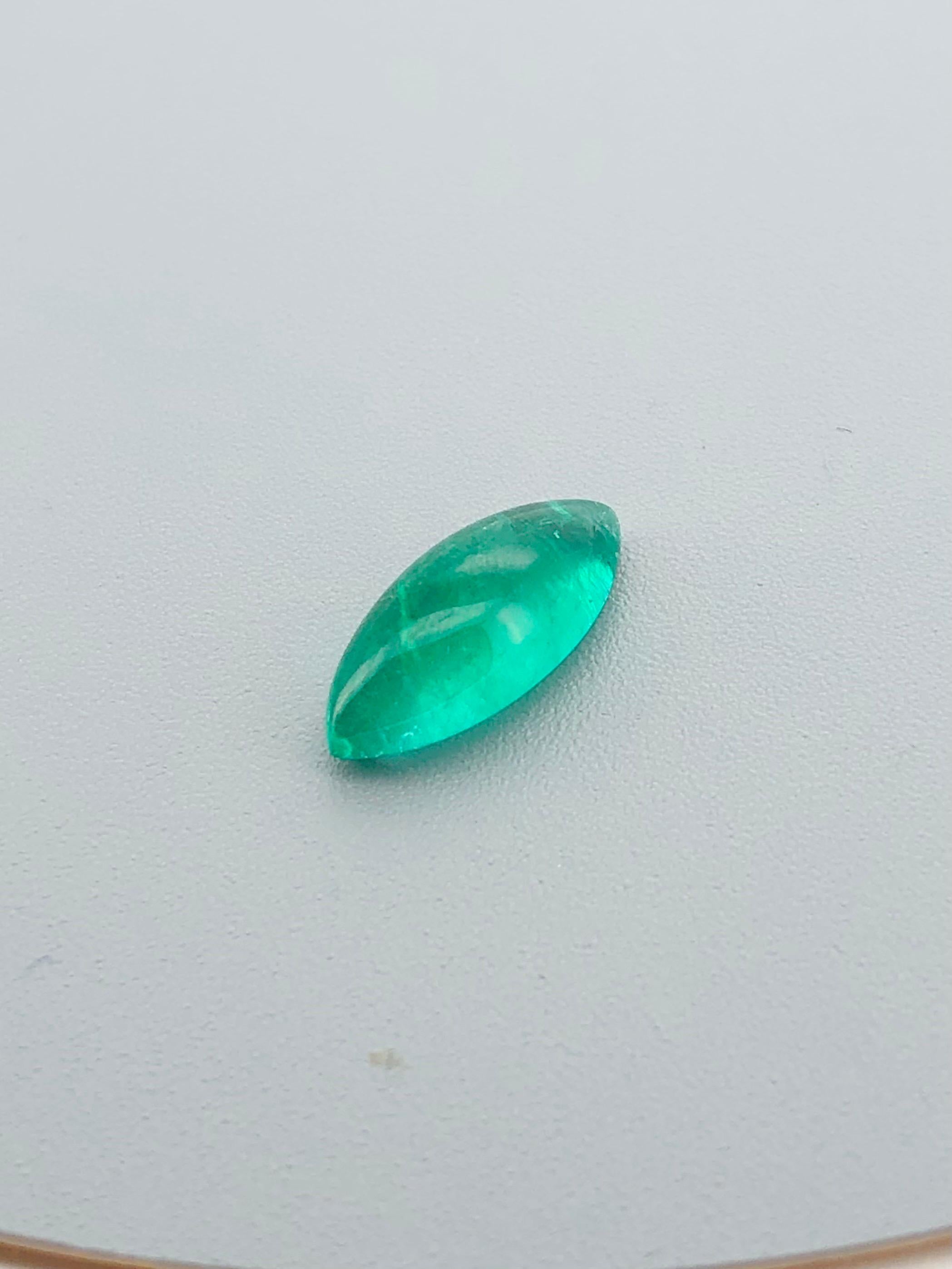EMA84
2.06 Ct Guild Certificate Natural Emerald Russia Cabochon chon Gemstone vivid green color eye clean quality
GEM DESCRIPTION
Species:  Natural Beryl
Variey: Natural Emerald
Weight: 2.06 Cts
Color: vivid green 
Cut:  Excellent
Clarity:   Eye