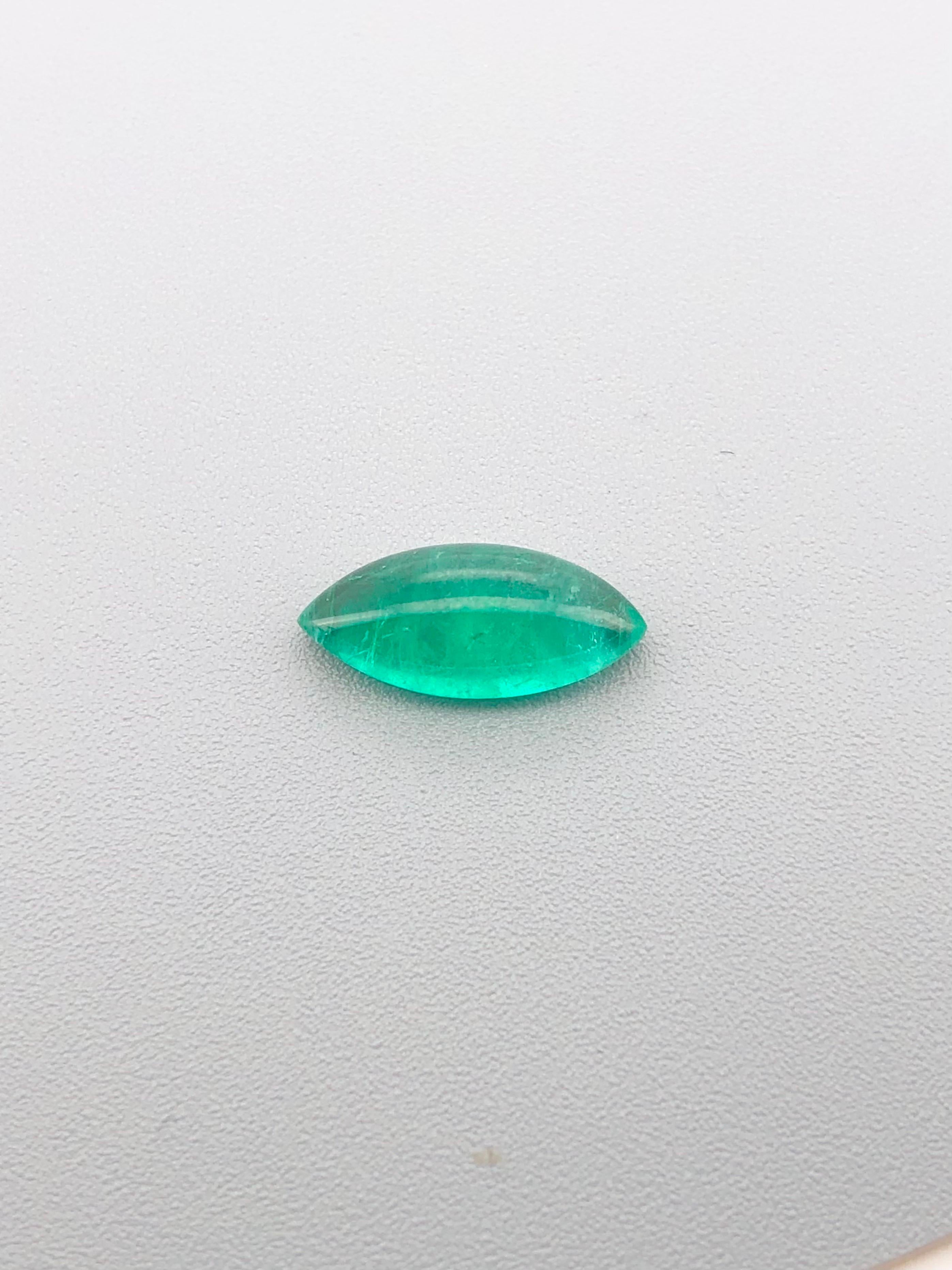 2.06 Ct  Guild Certificate Natural Emerald Russia Cabochon Gemstone vivid green In New Condition For Sale In bangkok, TH