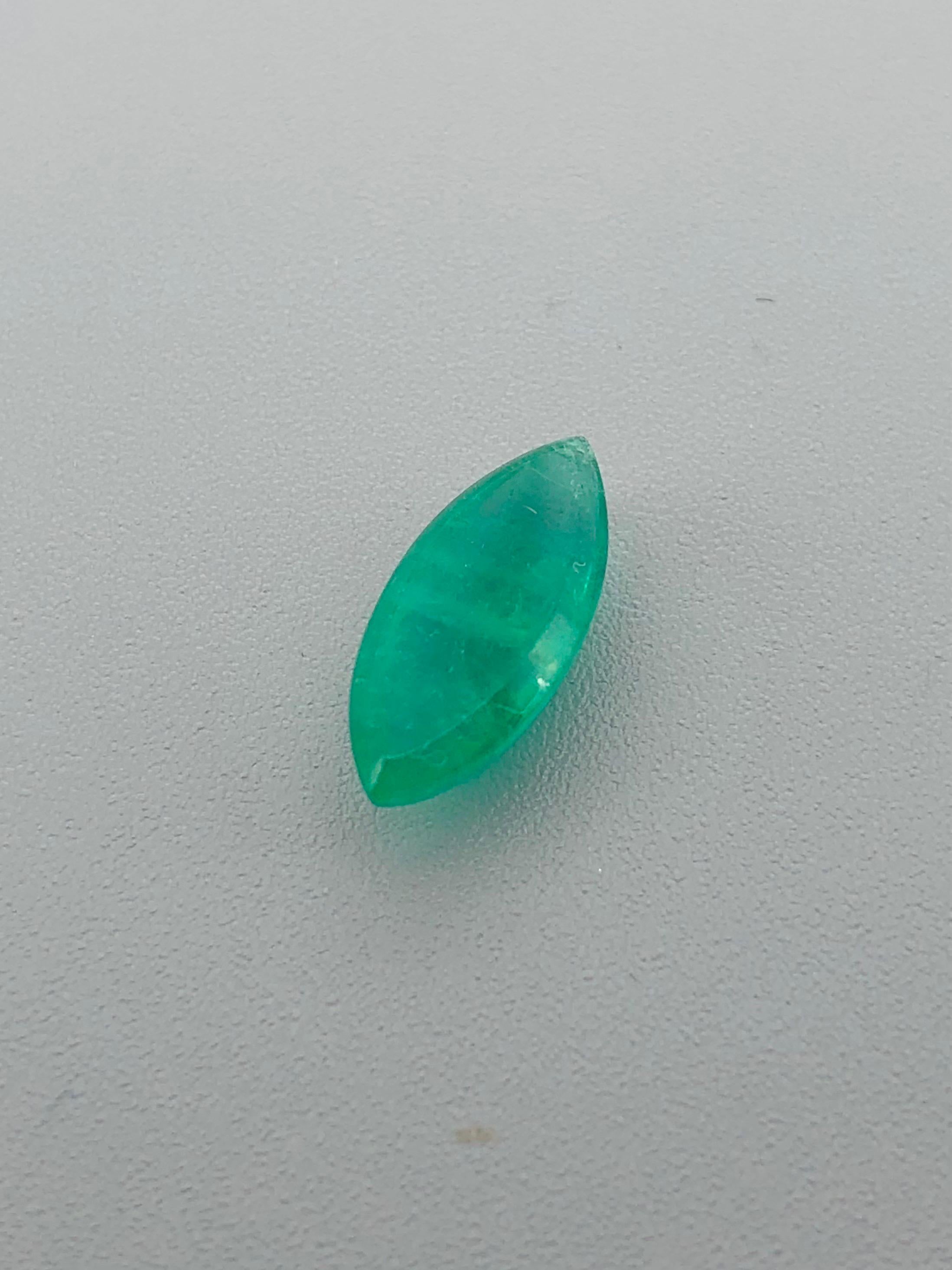 Women's or Men's 2.06 Ct  Guild Certificate Natural Emerald Russia Cabochon Gemstone vivid green For Sale