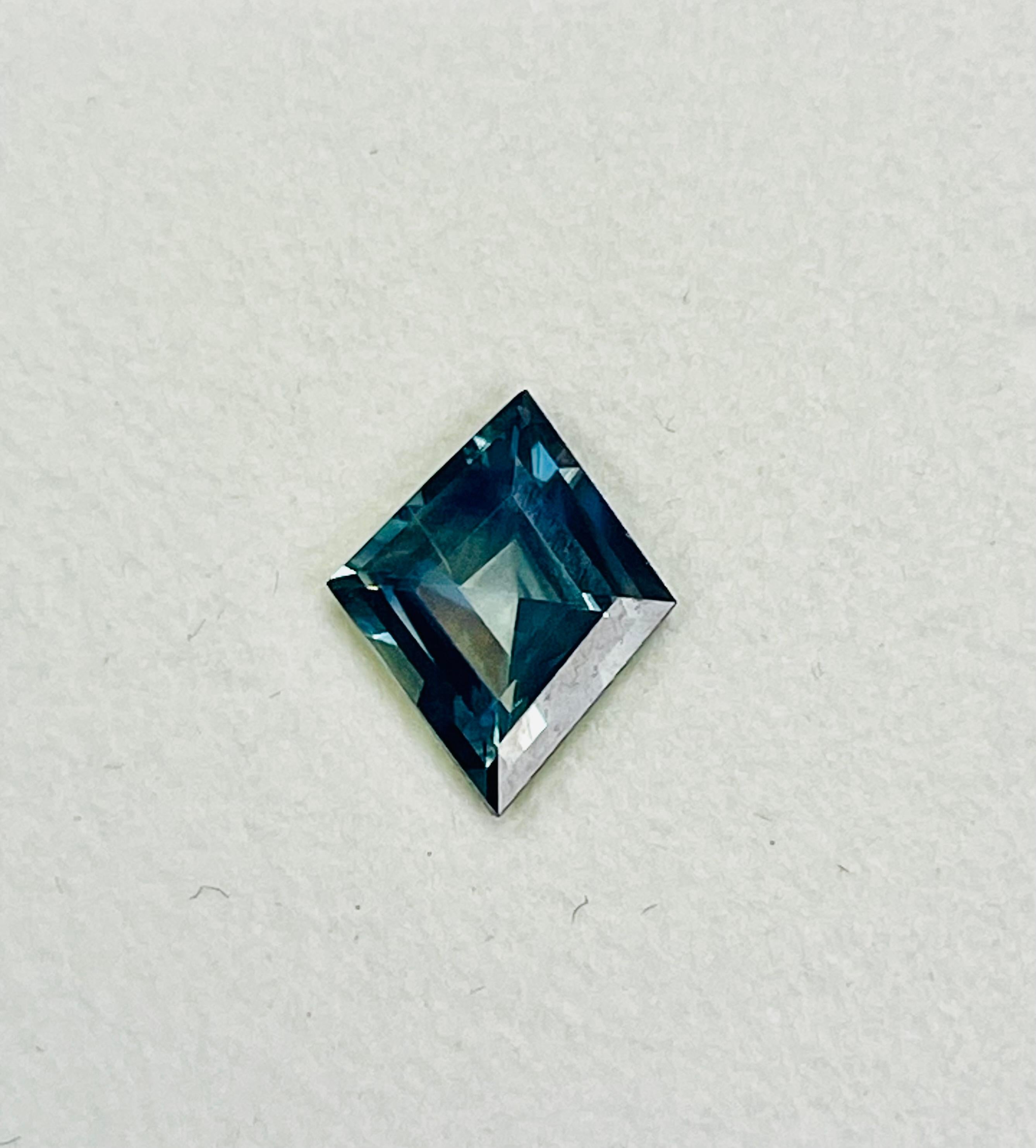 Kite Cut 2.06 Ct Kite shape Teal Color sapphire  For Sale