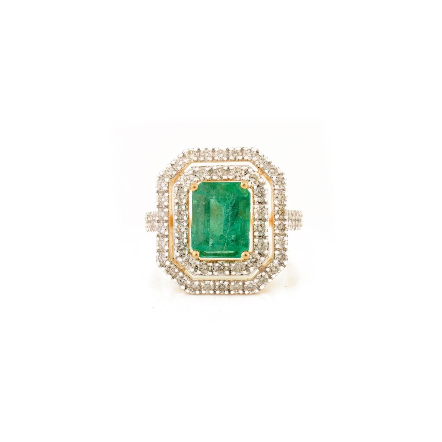 Im Angebot: 2,06 Karat sambischer Smaragd und Diamant-Cocktailring mit doppeltem Halo aus 18 Karat Gelbgold () 3