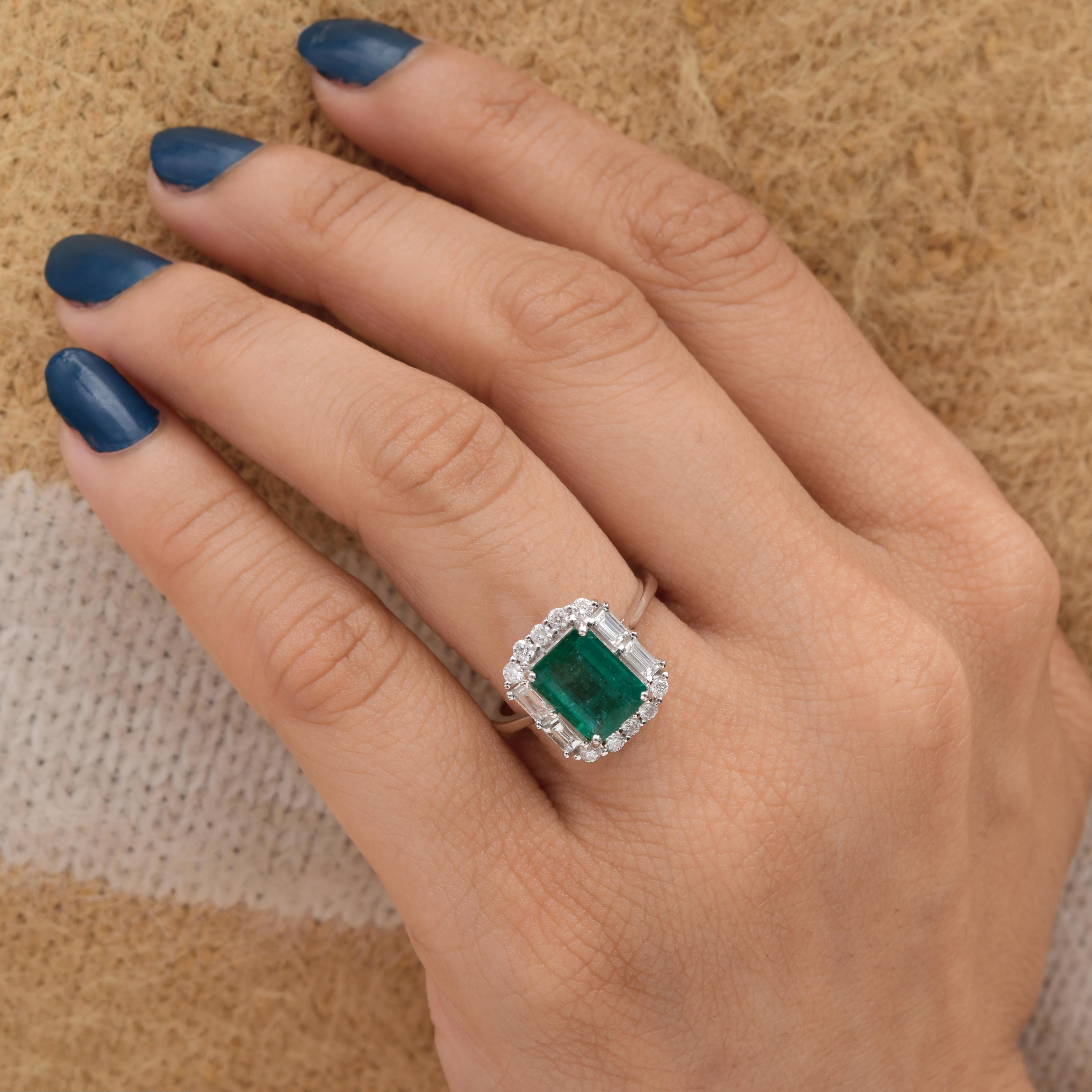 Im Angebot: 2,06 Ct sambischen Smaragd Diamant Halo 18k Weißgold Geburtsstein Ehering () 2