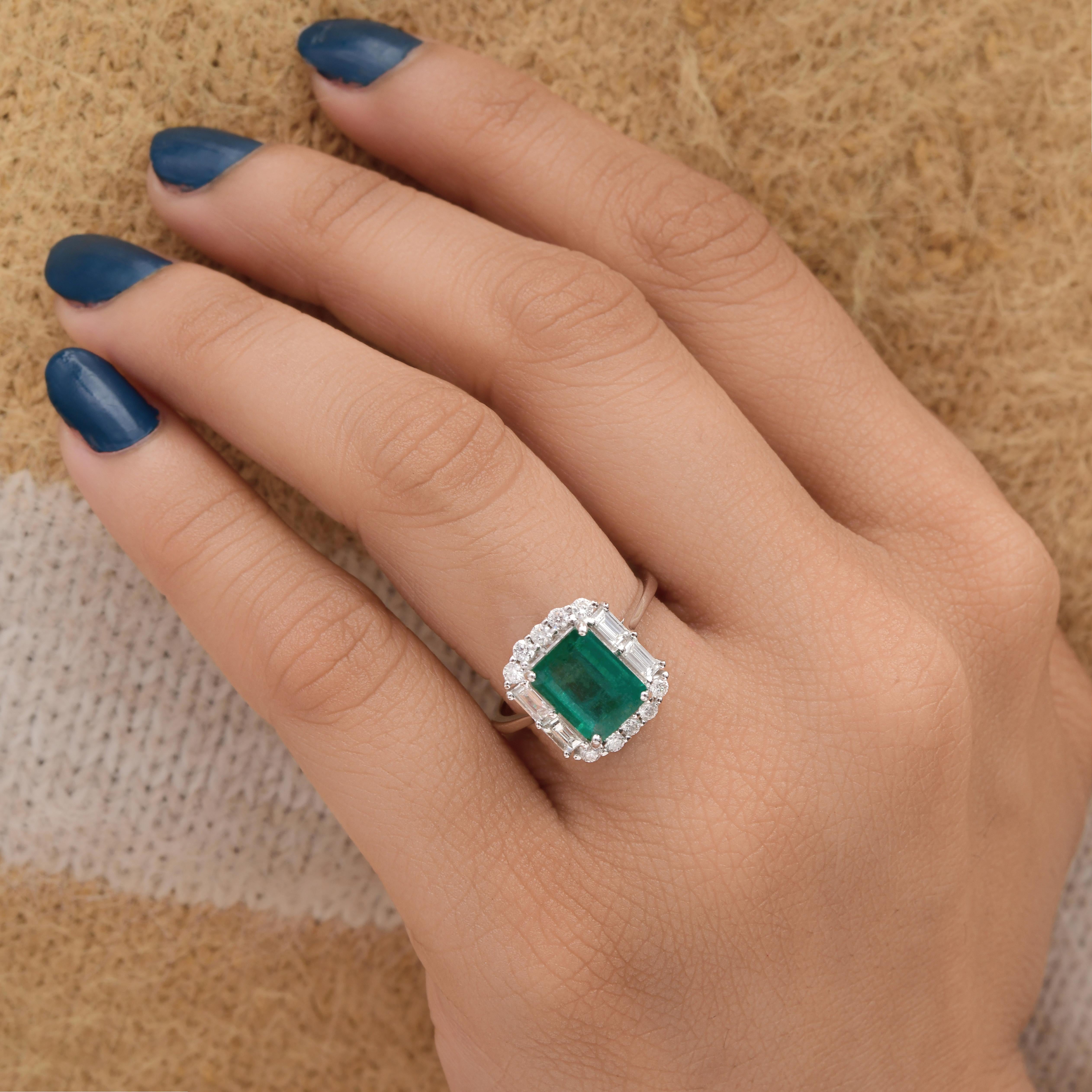 Im Angebot: 2,06 Ct sambischen Smaragd Diamant Halo 18k Weißgold Geburtsstein Ehering () 7
