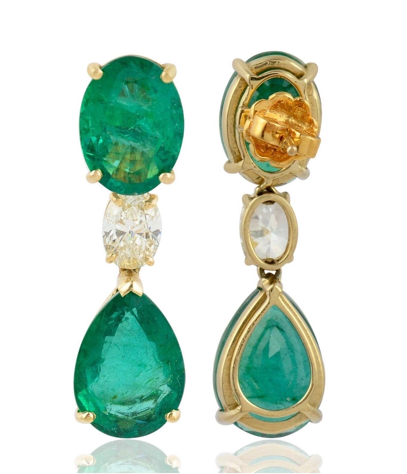 Contemporary 20.60 Carat Emerald Diamond 14 Karat Gold Earrings For Sale