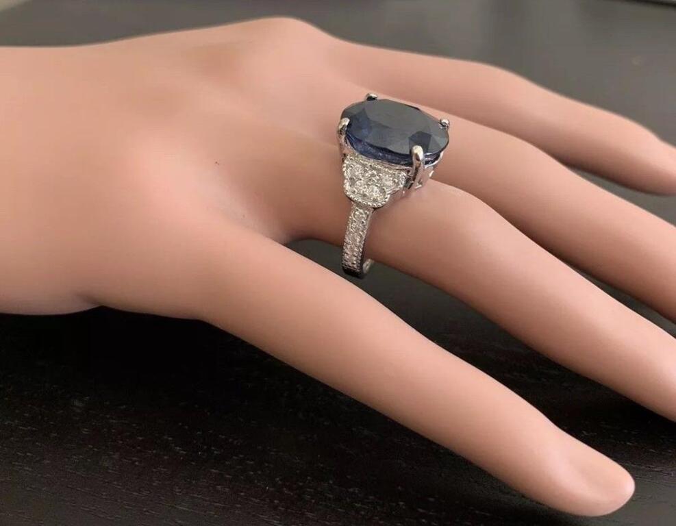20.60 Carat Exquisite Natural Blue Sapphire and Diamond 14 Karat Gold Ring For Sale 2