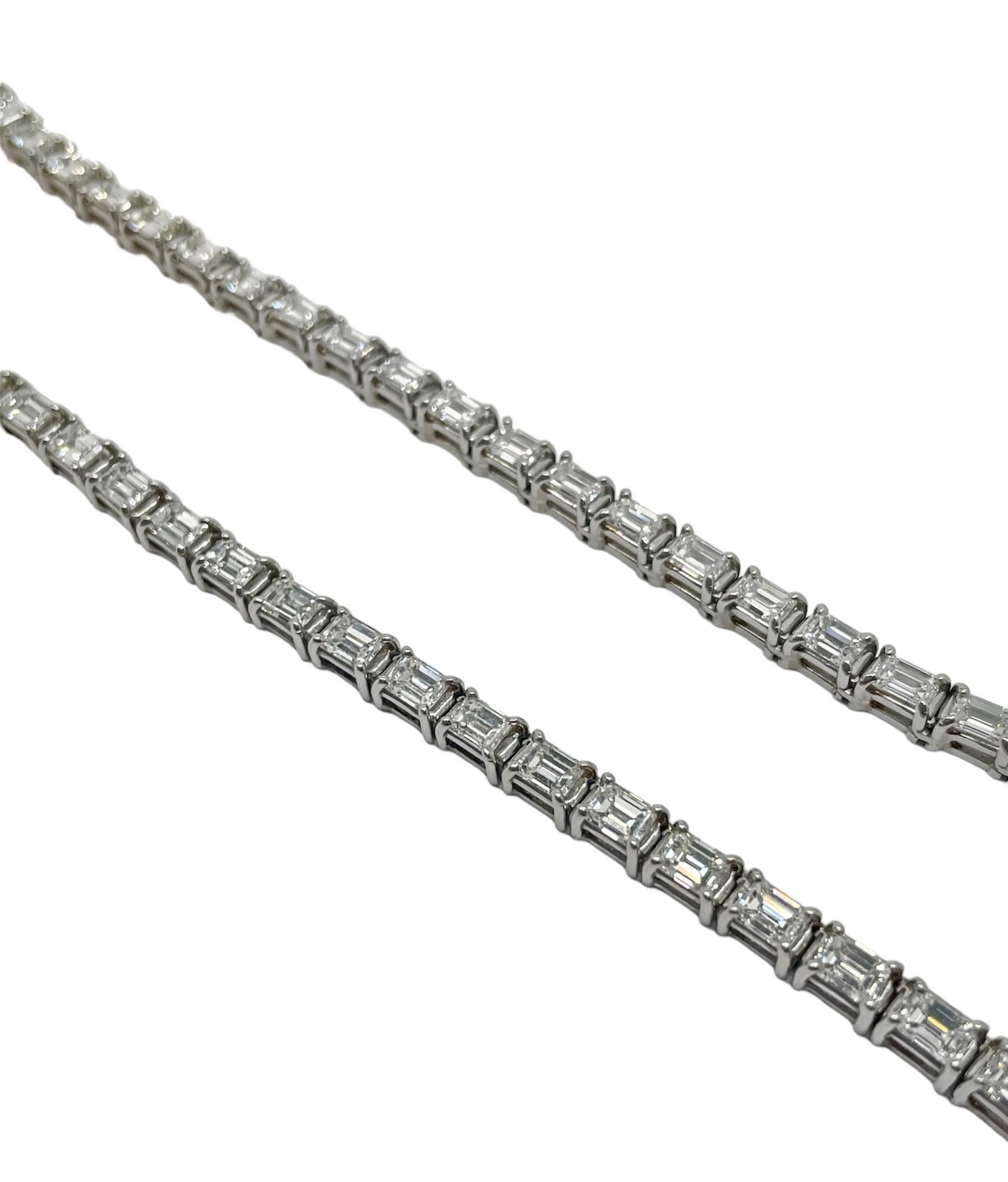 Women's 20.64 Carats Emerald Cut Diamond and Platinum Necklace For Sale