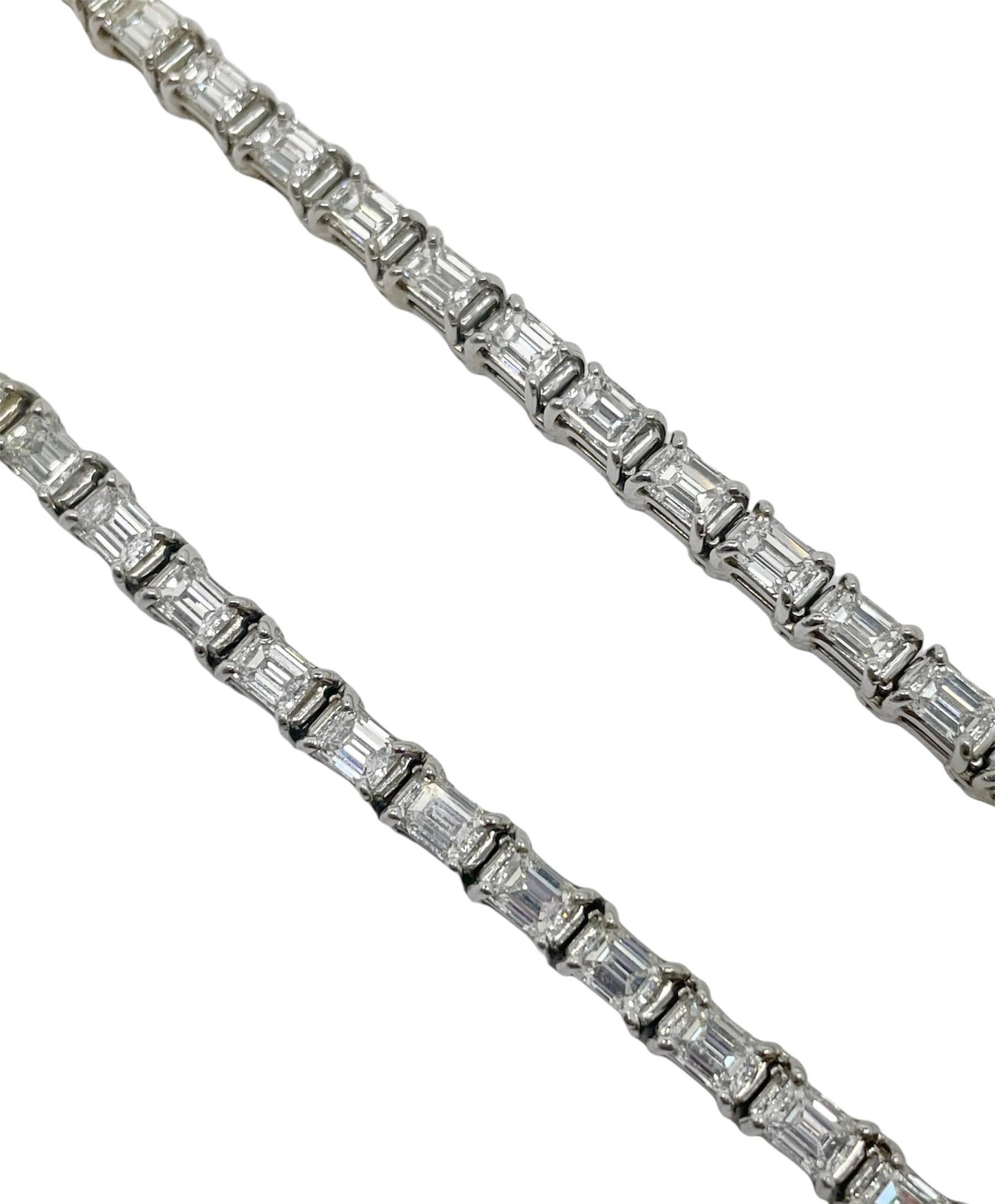 20.64 Carats Emerald Cut Diamond and Platinum Necklace For Sale 1