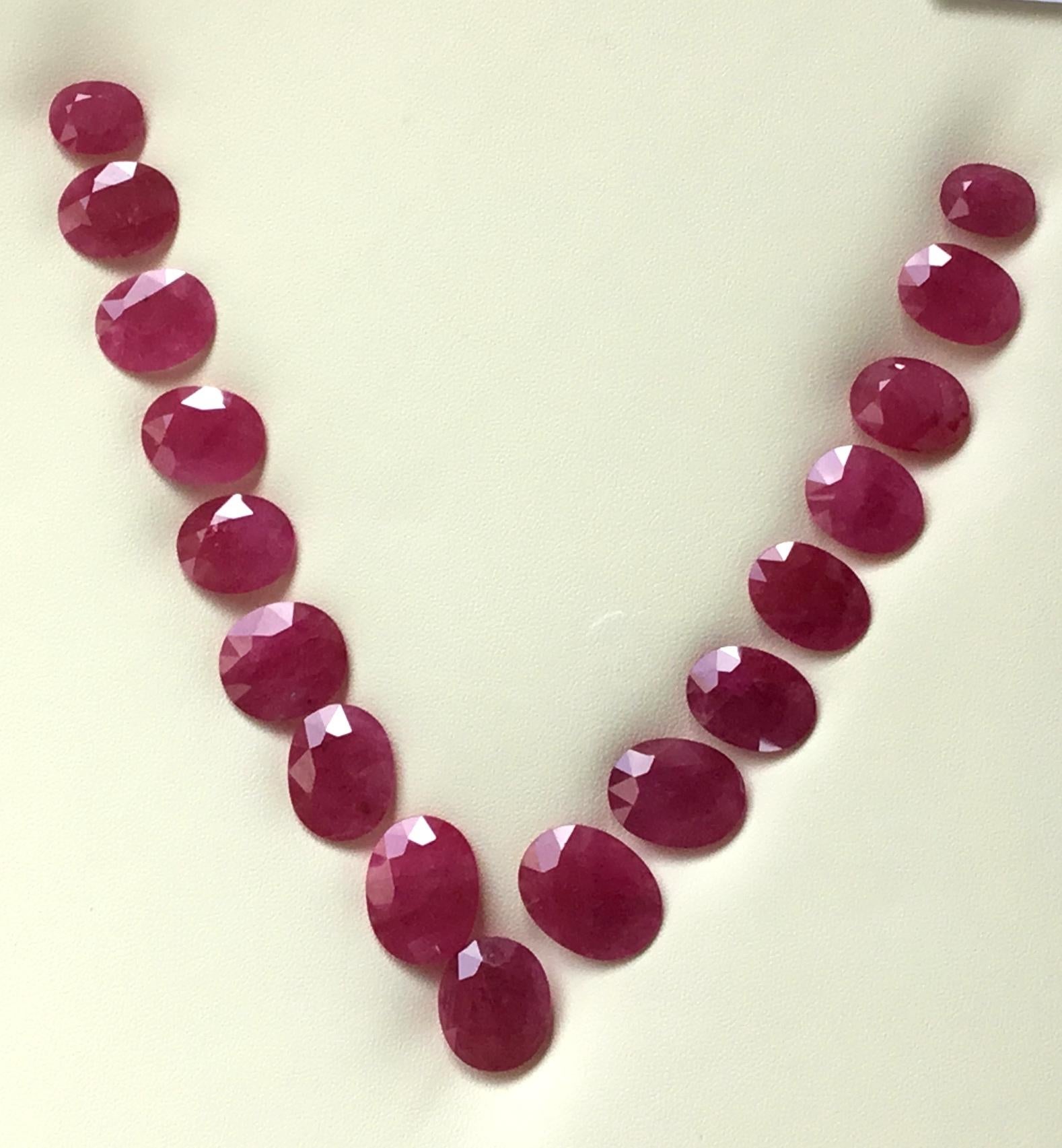 206.42 Carats Ruby Mozambique Oval Faceted Cut stone Layout Heated Natural Gem Neuf - En vente à Jaipur, RJ