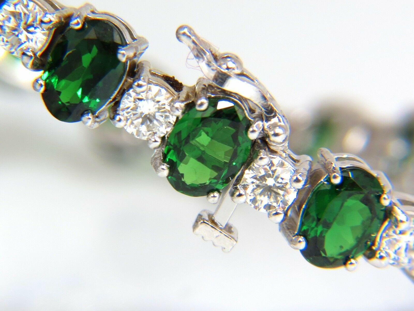 20.68 Carat Natural Tsavorite Diamonds Bracelet 14 Karat Vivid Greens Tennis In New Condition For Sale In New York, NY
