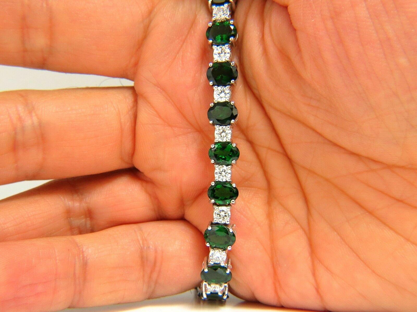 Women's or Men's 20.68 Carat Natural Tsavorite Diamonds Bracelet 14 Karat Vivid Greens Tennis For Sale