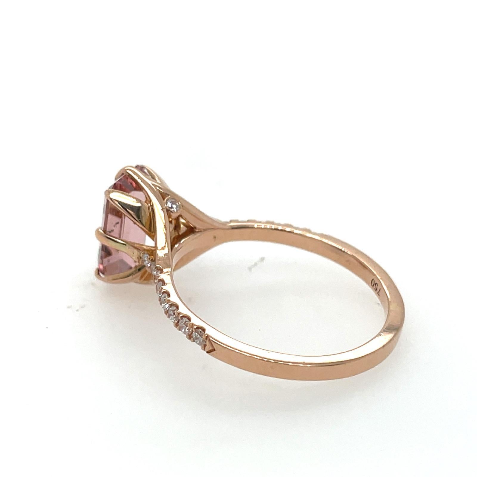 En venta: 2,06 quilates Anillo de turmalina rosa rubor y diamantes en oro rosa de 18 quilates   3