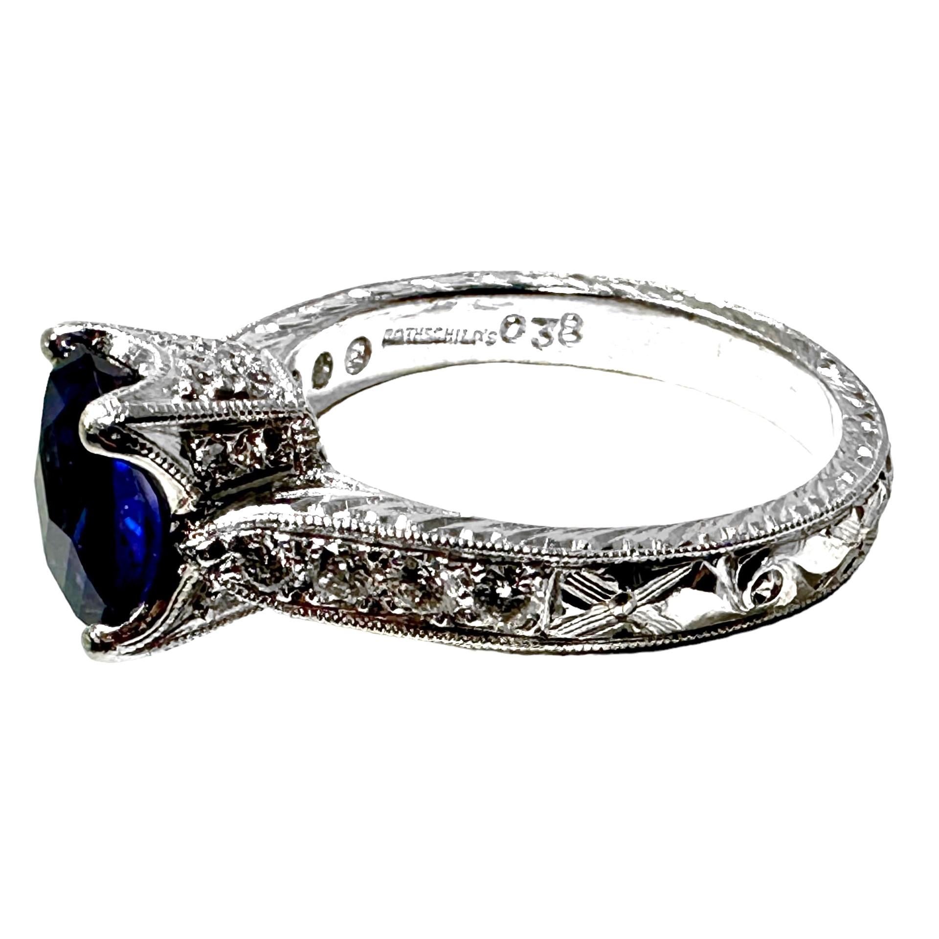2,06 Karat Farbwechsel Blau-Viskose-Saphir in Weißgold mit Diamantbeschlägen gefasst (Brillantschliff) im Angebot
