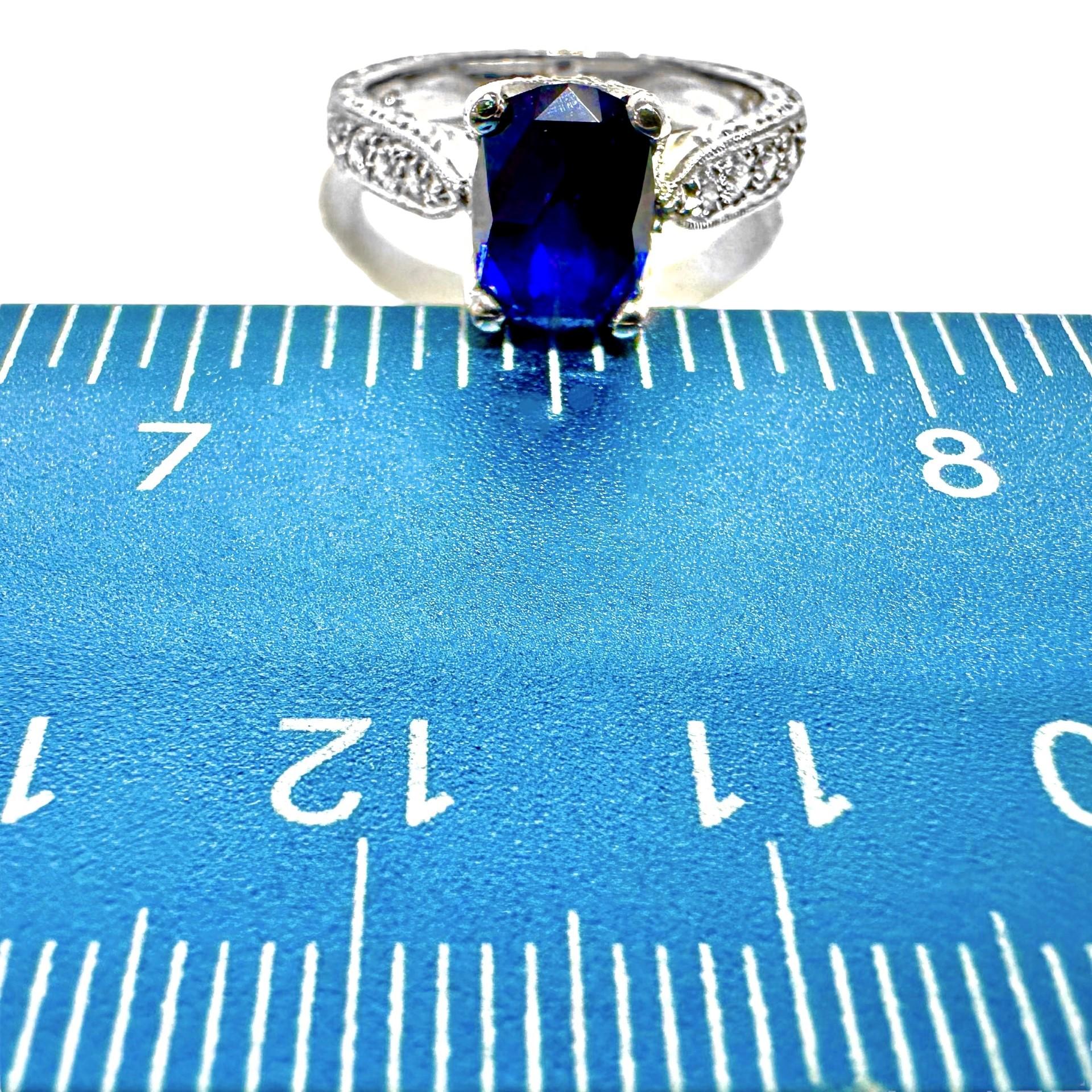 2,06 Karat Farbwechsel Blau-Viskose-Saphir in Weißgold mit Diamantbeschlägen gefasst im Angebot 1