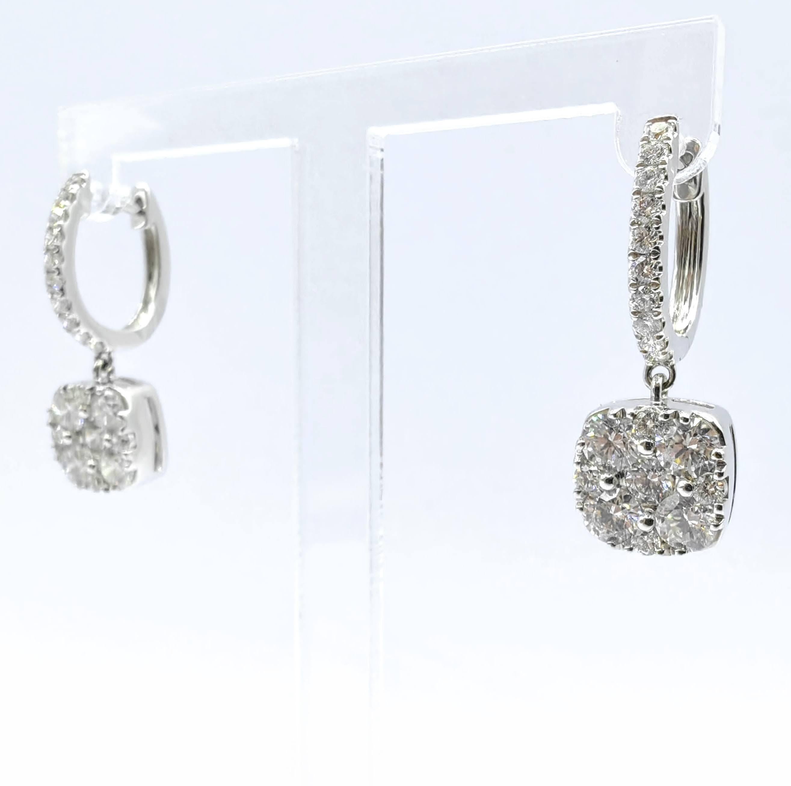Contemporaneo 2.06ct Cushion Cluster Illusion Diamond Drop Earrings in 18K White Gold in vendita