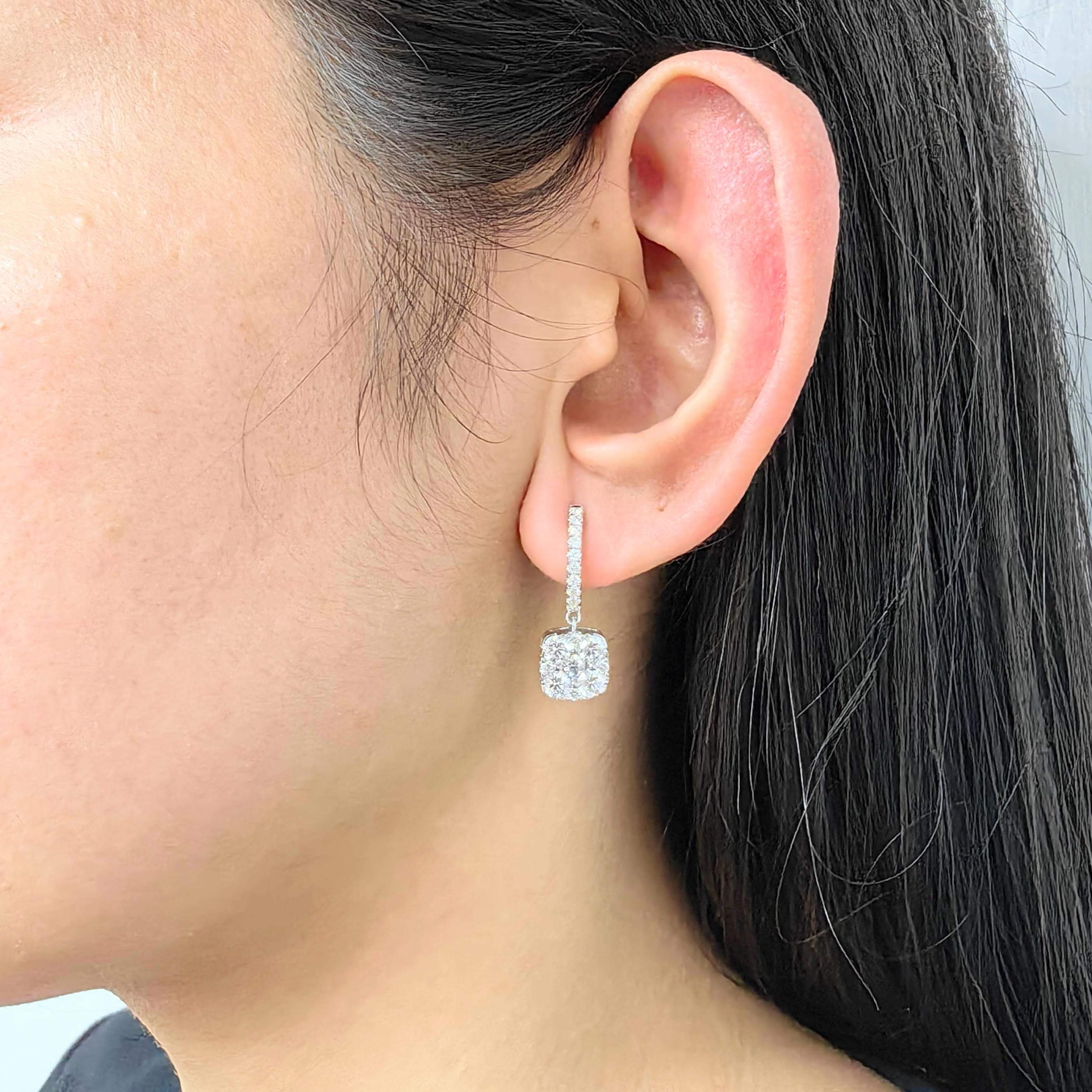Donna 2.06ct Cushion Cluster Illusion Diamond Drop Earrings in 18K White Gold in vendita