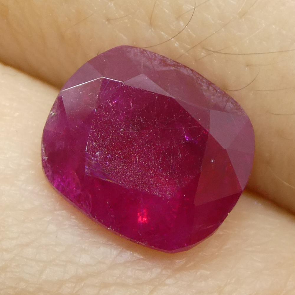 Si tratta di uno splendido rubino certificato GIA

Il rapporto GIA recita come segue:

Numero del rapporto GIA: 2235410579
Forma: Cuscino
Stile di taglio:
Stile di taglio: Corona: Taglio brillante
Stile di taglio: Padiglione: Taglio a