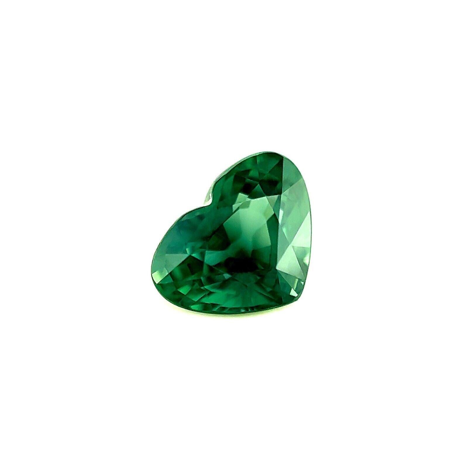 2,06 ct Zafiro verde natural Gra Gema certificada no tratada talla corazón 8,6x6,5mm

Gema de zafiro natural verde vivo sin tratar.
Zafiro no calentado de gran calidad con un hermoso color verde vivo.
Totalmente certificado por la GRA, que confirma