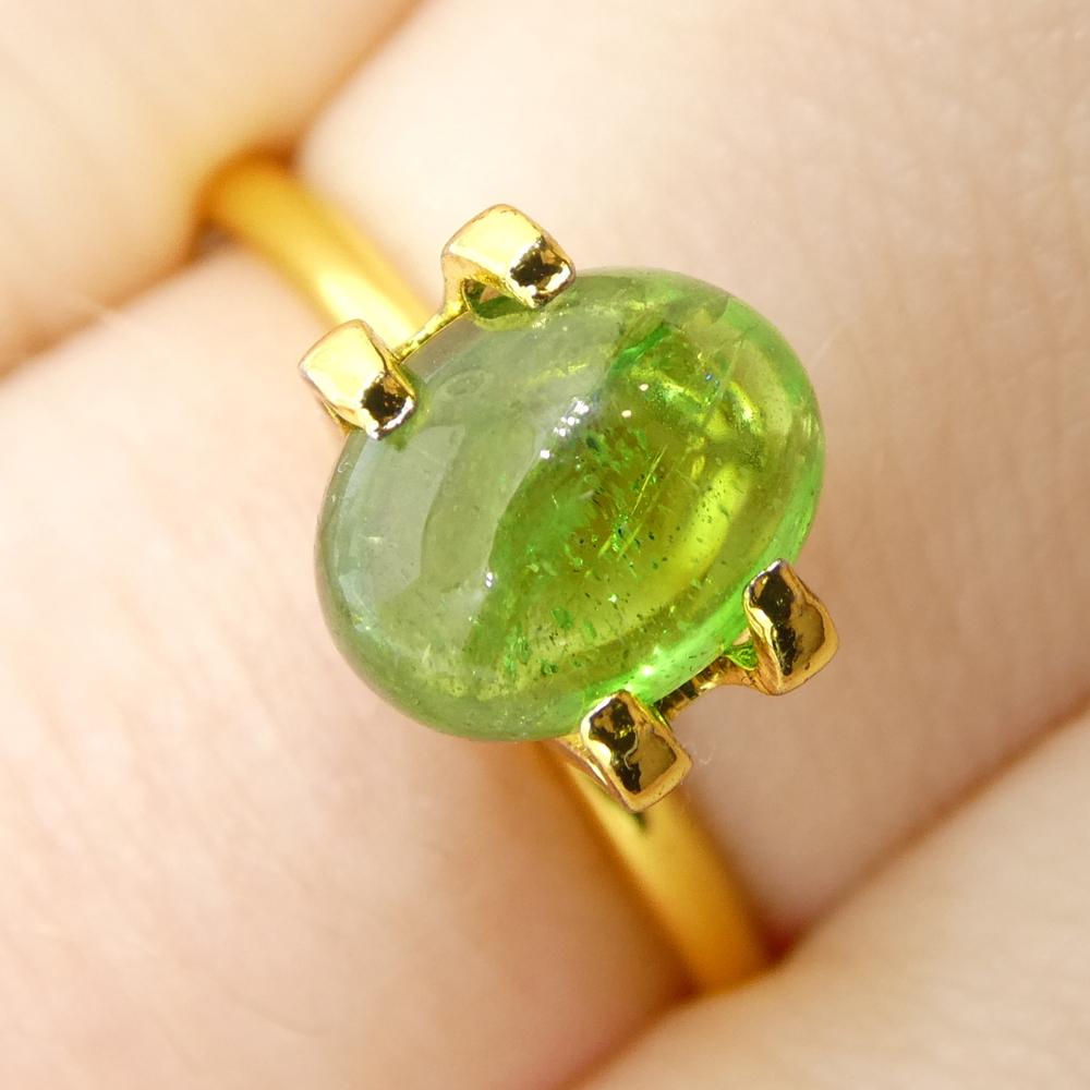 Taglio ovale Granato ovale cabochon di tsavorite verde del Kenya, 2.06ct, non riscaldato in vendita