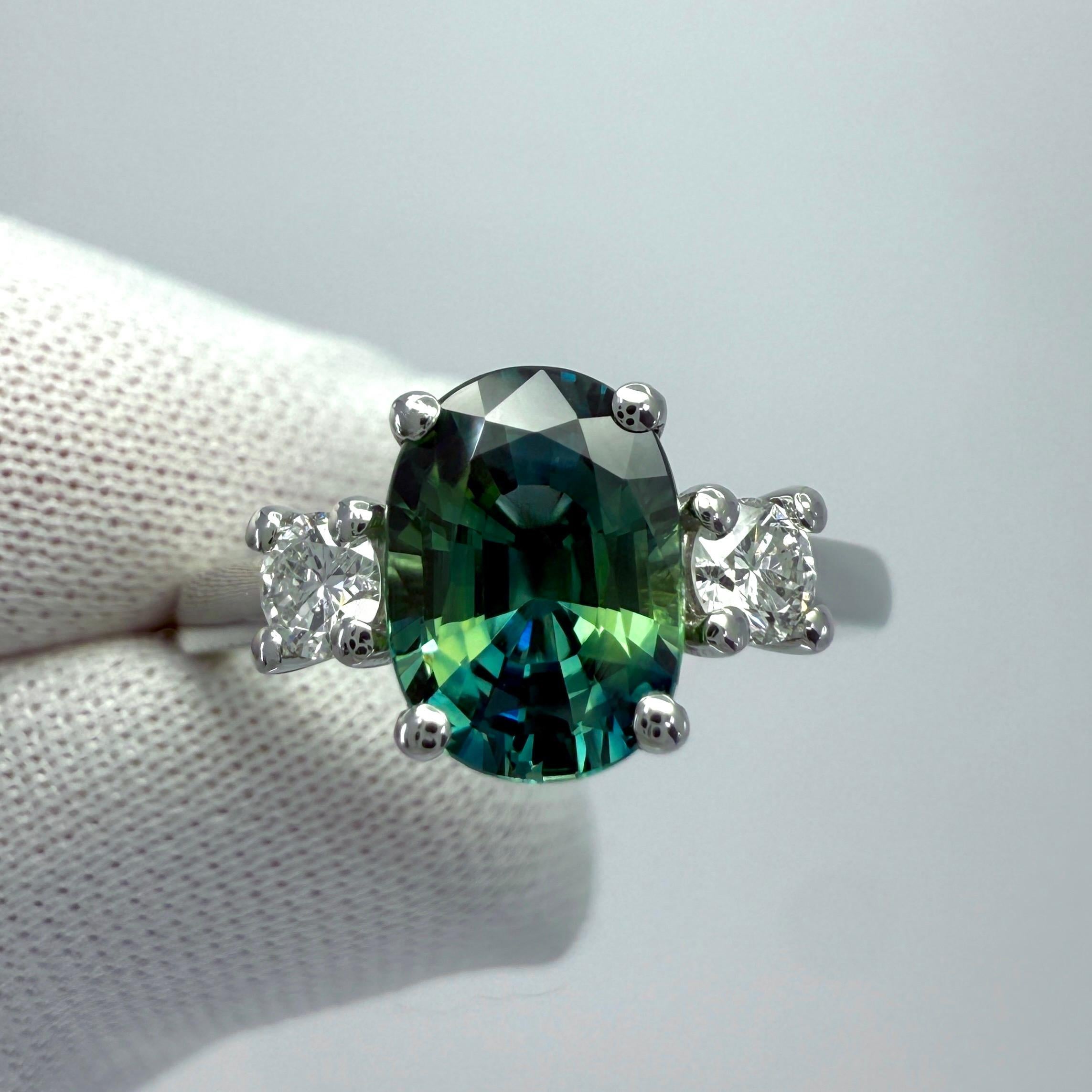 Taglio ovale Anello a tre pietre con zaffiro blu verde acqua e diamante in platino con taglio ovale 2.06ct A. Stone in vendita