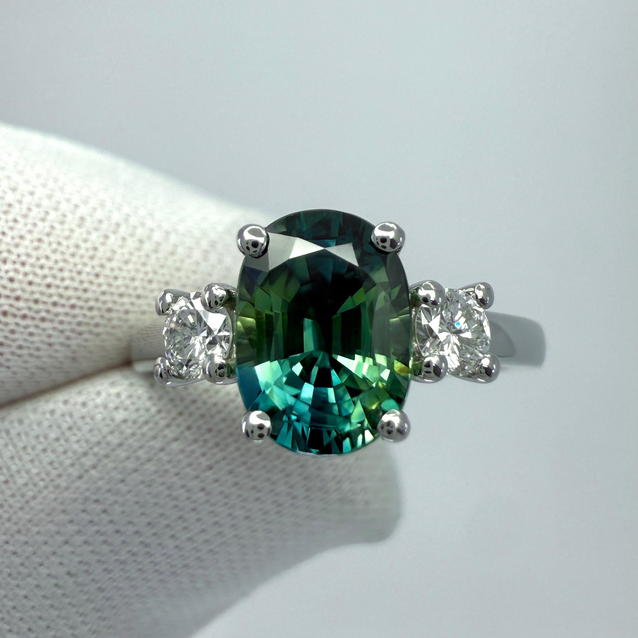 Anello a tre pietre con zaffiro blu verde acqua e diamante in platino con taglio ovale 2.06ct A. Stone in vendita 2