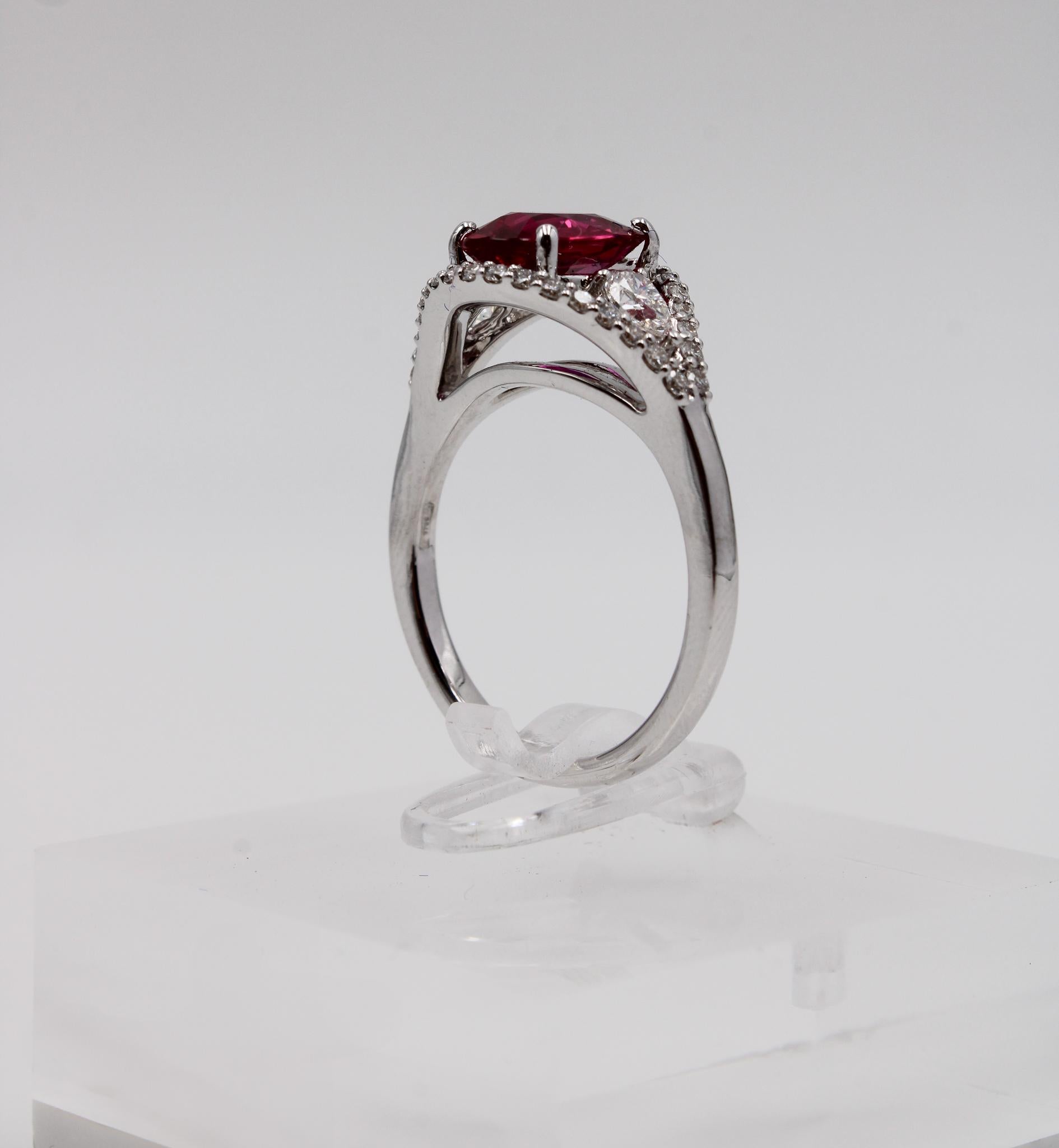 2.06ct Unheated Mozambique Ruby and Diamond Ring in 18k White Gold, GRS Certifie In condizioni Nuovo in vendita a Roma, IT
