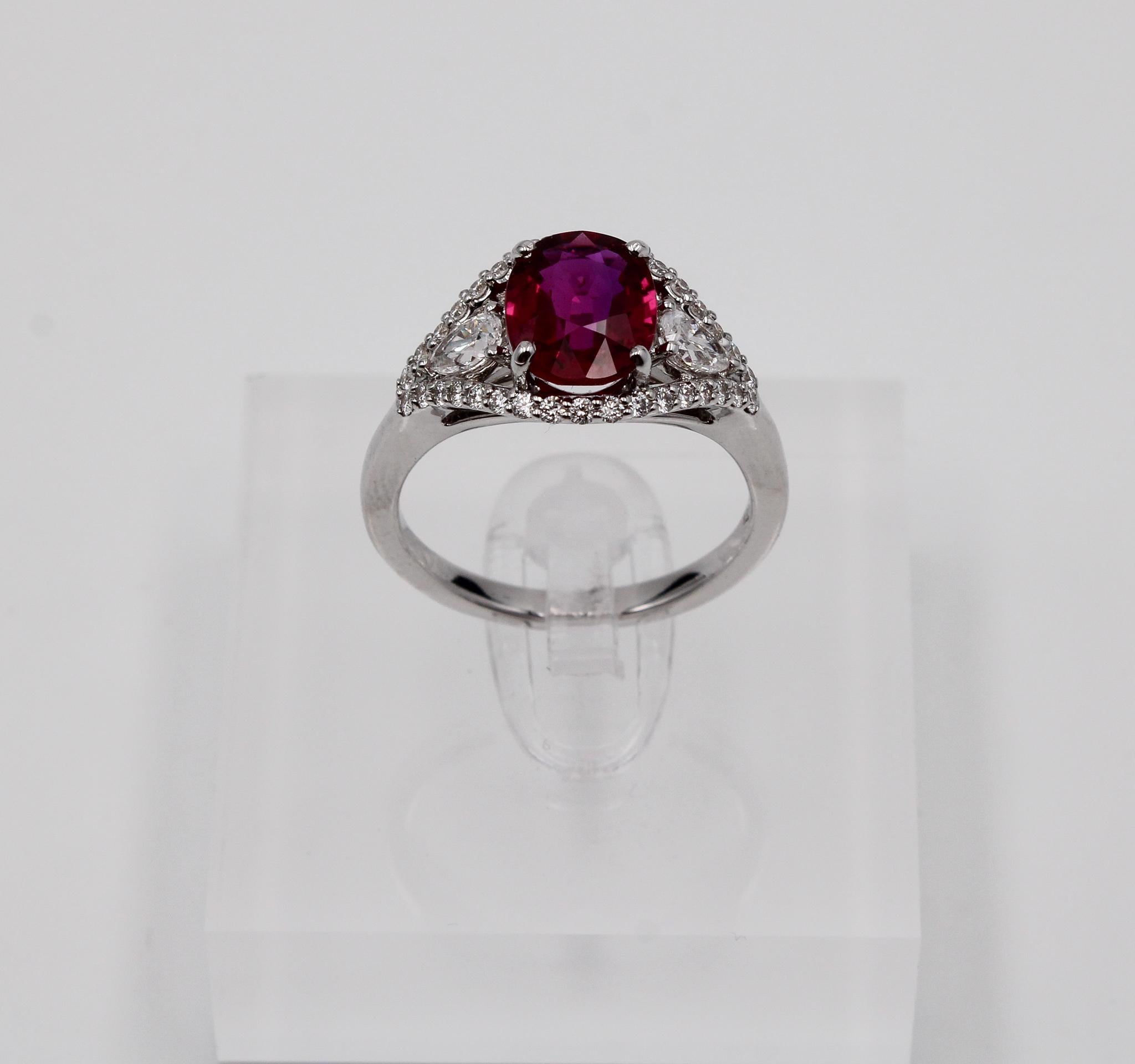 da uomo o donna 2.06ct Unheated Mozambique Ruby and Diamond Ring in 18k White Gold, GRS Certifie in vendita