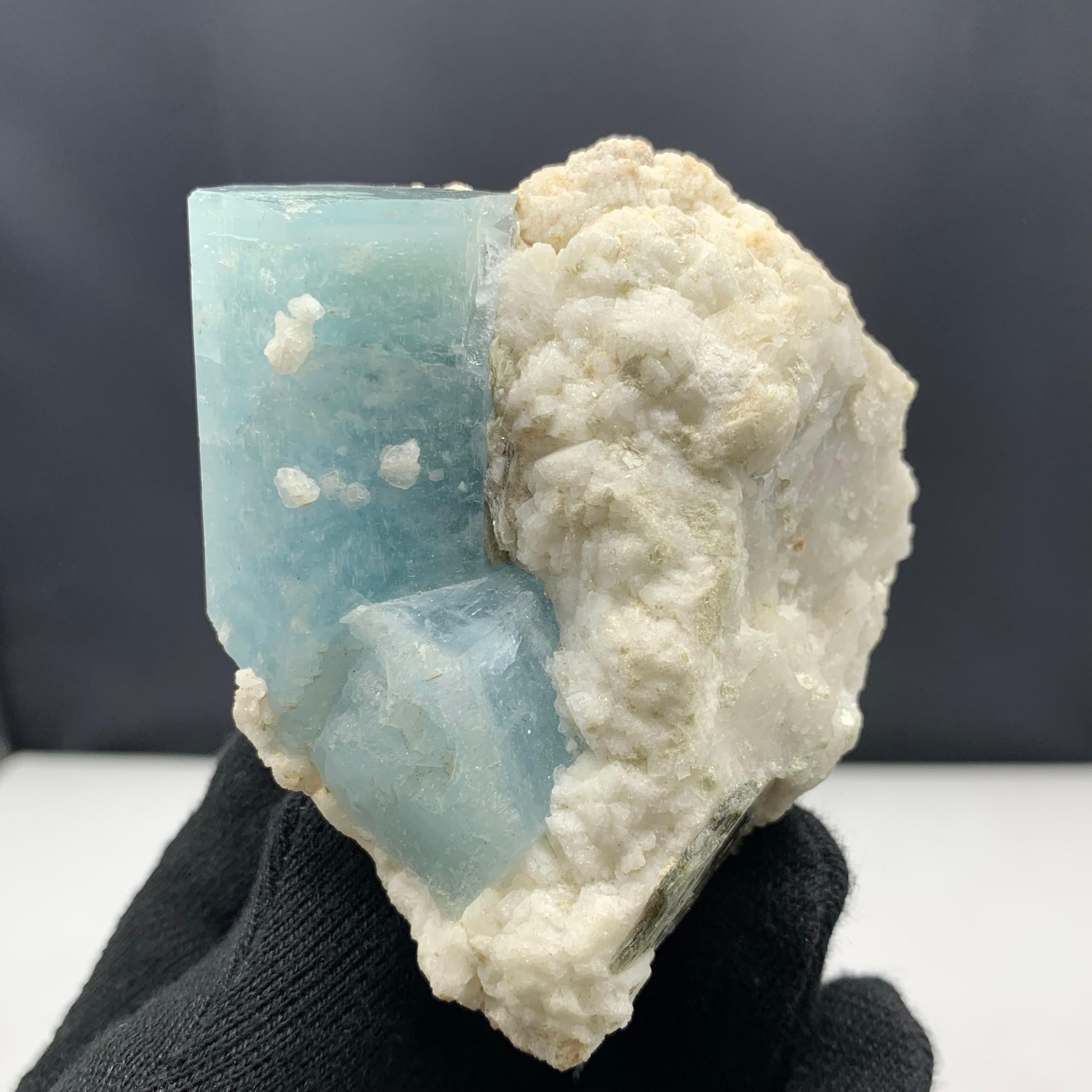 207. 16 Gram Gorgeous Aquamarine Specimen From Skardu District, Pakistan 

Weight: 207. 16 Gram 
Dimension: 7.8 x 6.9 x 3.3 Cm
Origin: Skardu District, Pakistan 

Aquamarine is a pale-blue to light-green variety of beryl. The color of aquamarine can